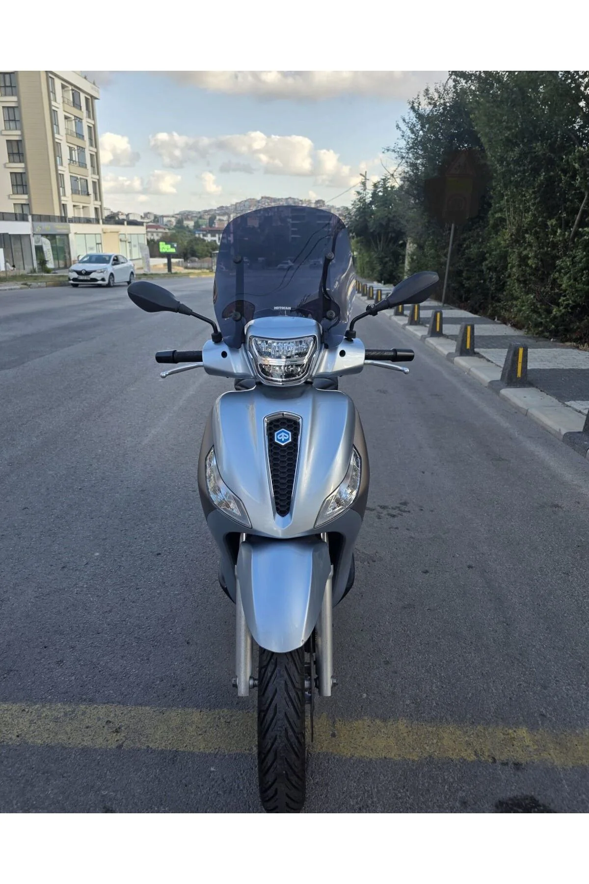 Piaggio Medley 150 Ön Cam 2022-2026 Model 43cm Siyah Renkli APARATSIZDIR