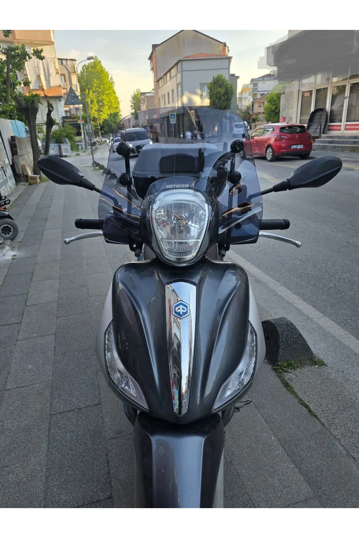 Piaggio Medley 150 Ön Cam 2015-2016 Model 38cm Füme Renkli APARATSIZDIR