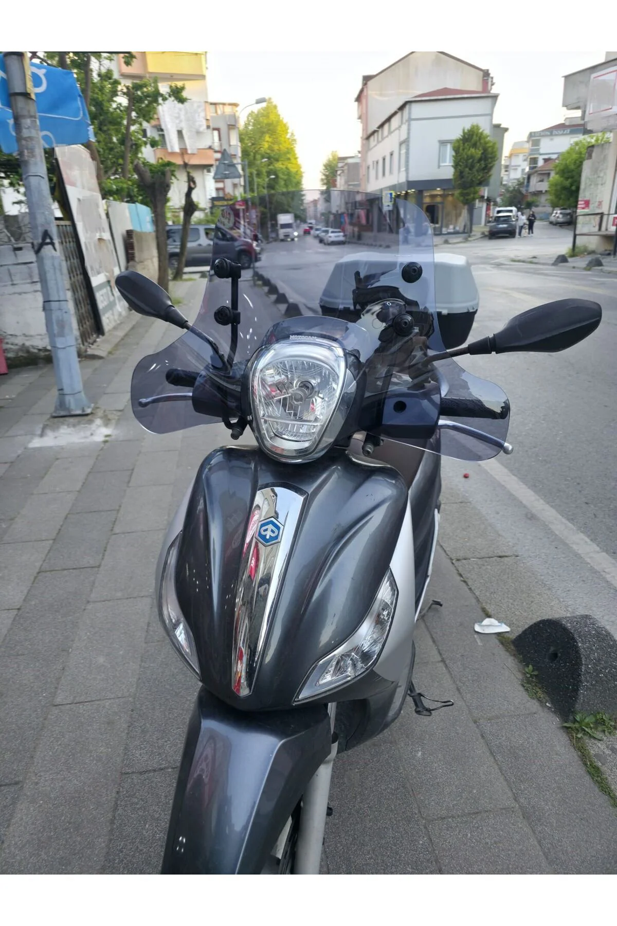 Piaggio Medley 150 Ön Cam 2015-2016 Model 40cm füme Renkli Elcikli APARATSIZDIR