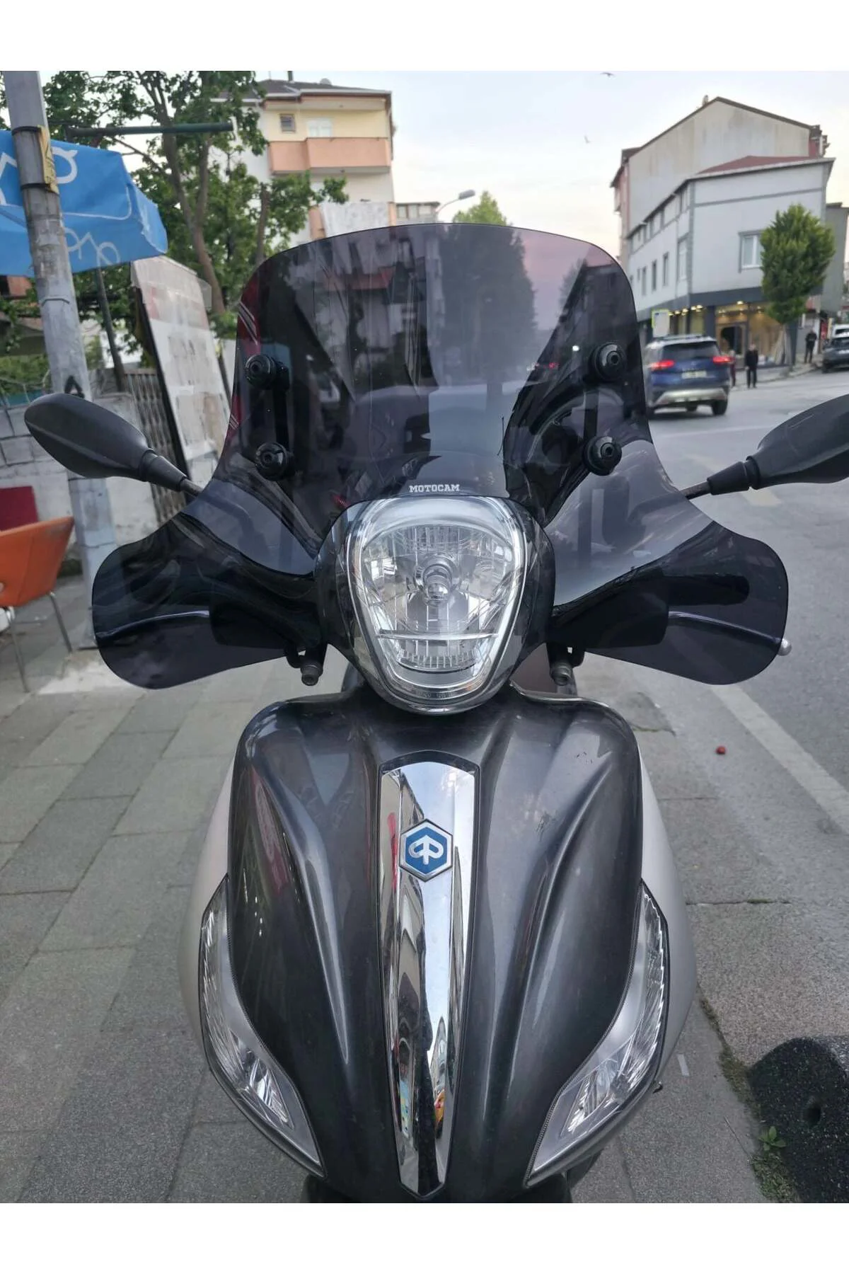 Piaggio Medley 150 Ön Cam 2015-2016 Model 40cm Siyah Renkli Elcikli APARATSIZDIR