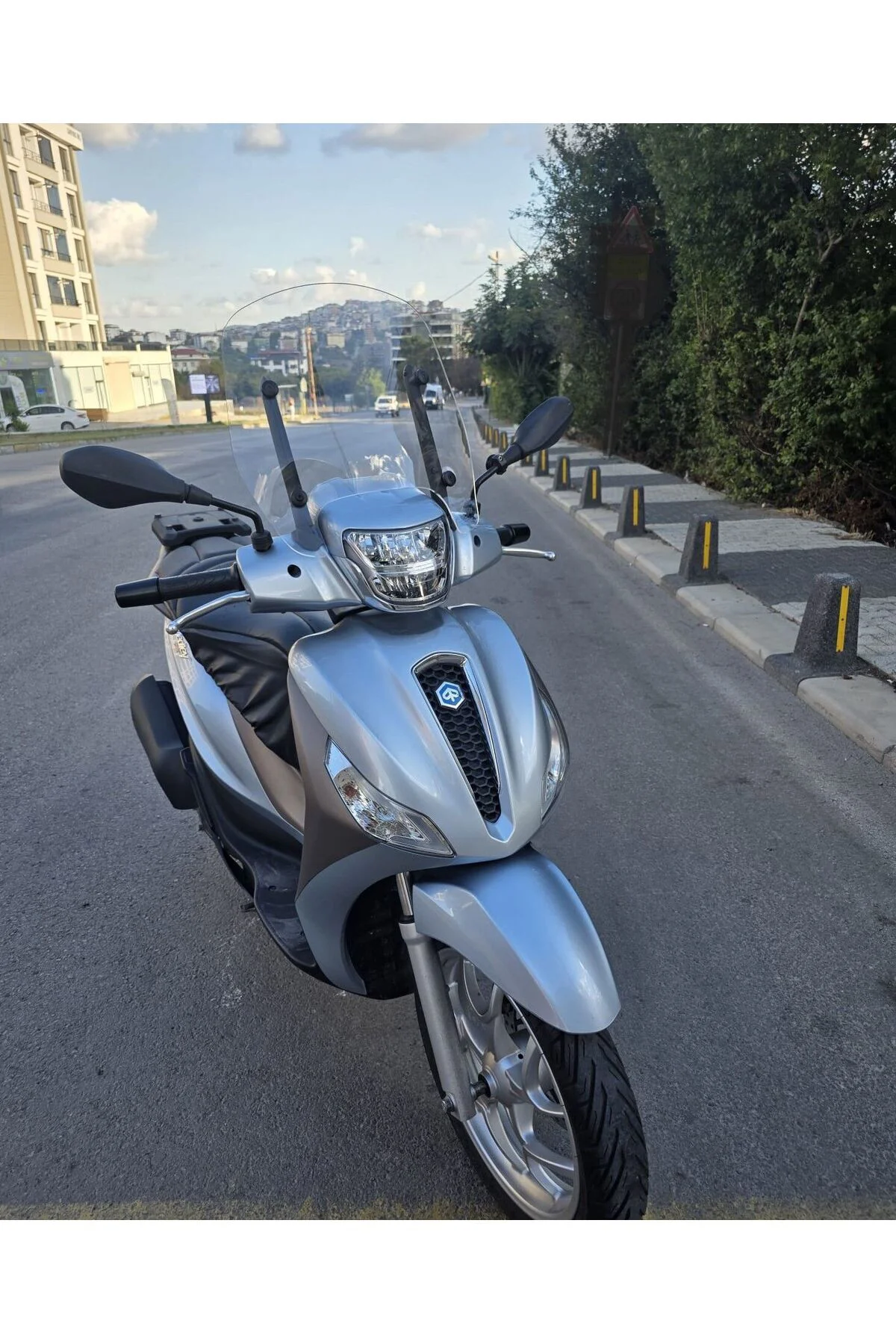 Piaggio Medley 150 Ön Cam 2022-2026 Model 43cm Şeffaf Renkli APARATSIZDIR