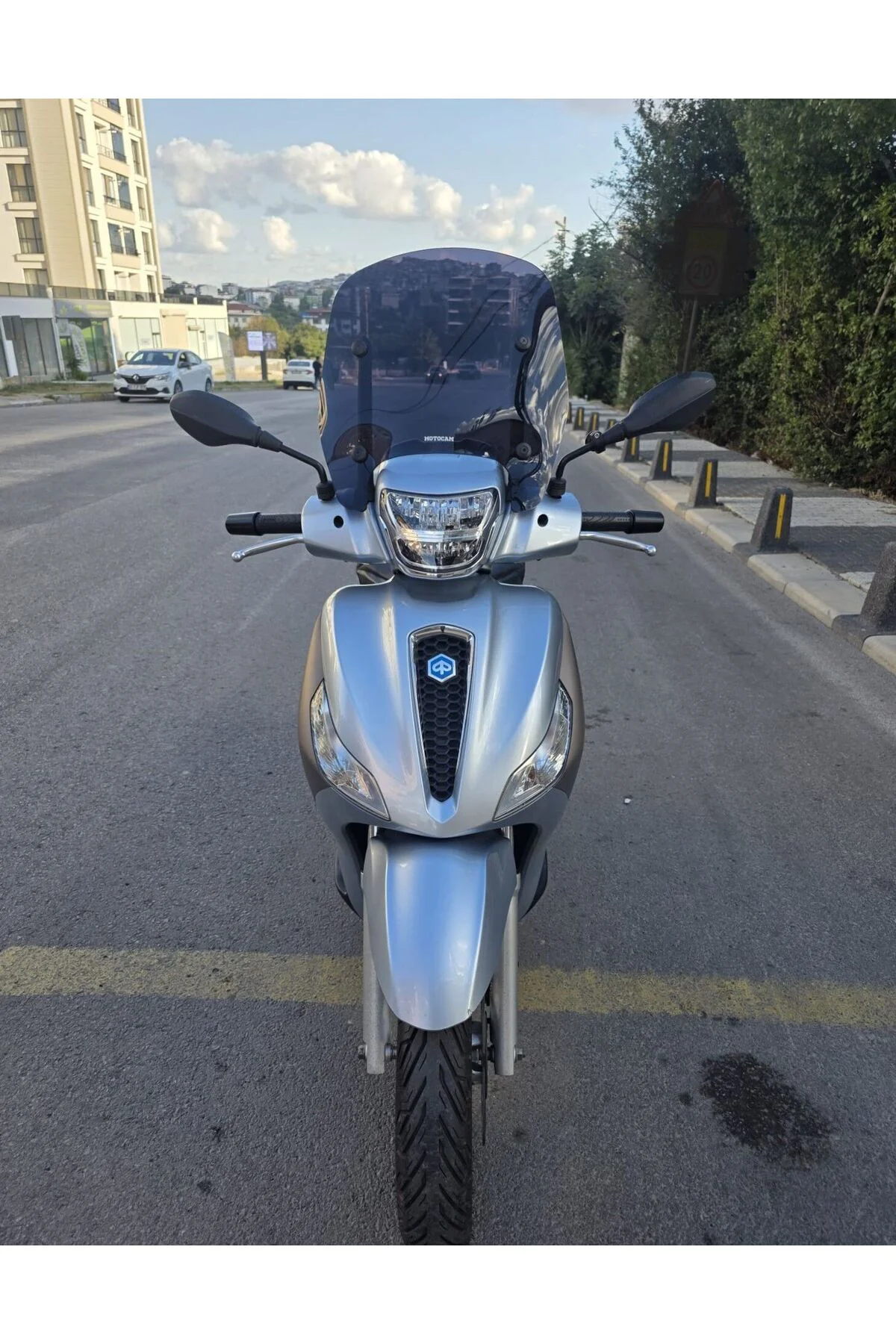 Piaggio Medley 150 Ön Cam 2022-2026 Model 43cm Siyah Renkli APARATSIZDIR