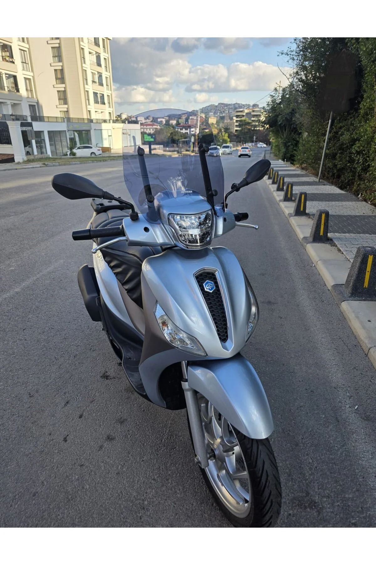 Piaggio Medley 150 Ön Cam 2022-2026 Model 43cm Füme Renkli APARATSIZDIR Piaggio Medley 150 Ön Cam 2022-2026 Model 43cm Füme Renkli APARATSIZDIR