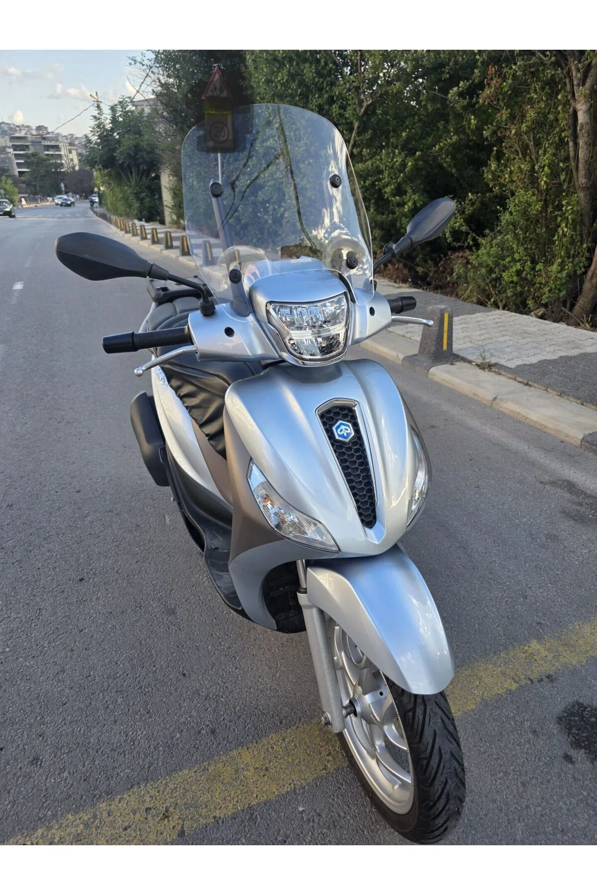 Piaggio Medley 150 Ön Cam 2022-2026 Model 43cm Şeffaf Renkli APARATSIZDIR