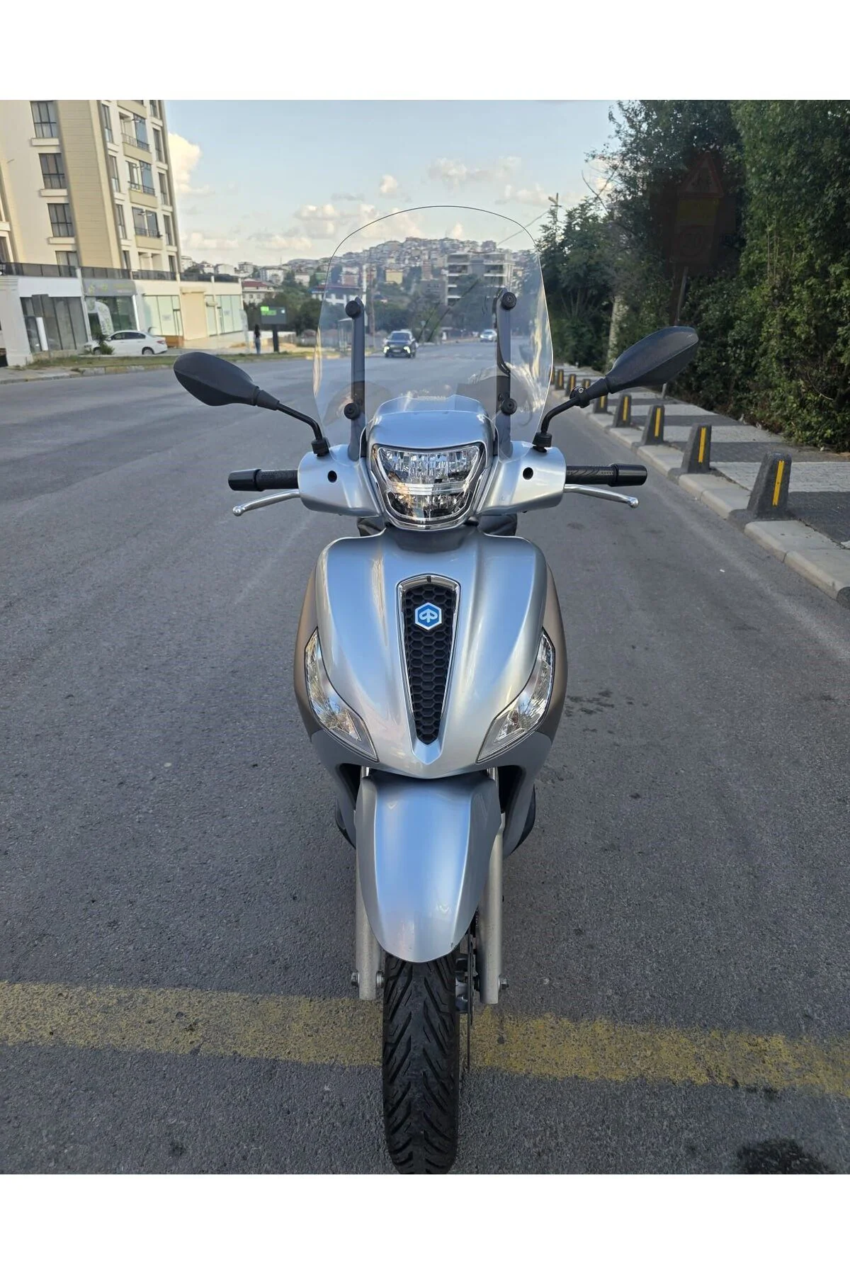 Piaggio Medley 150 Ön Cam 2022-2026 Model 43cm Şeffaf Renkli APARATSIZDIR