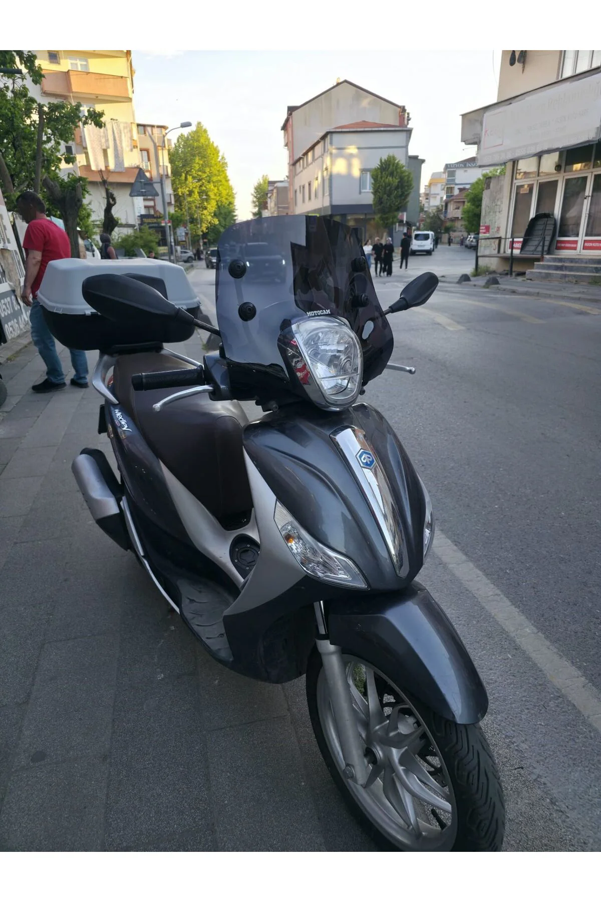 Piaggio Medley 150 Ön Cam 2015-2016 Model 38cm Siyah Renkli APARATSIZDIR Piaggio Medley 150 Ön Cam 2015-2016 Model 38cm Siyah Renkli APARATSIZDIR