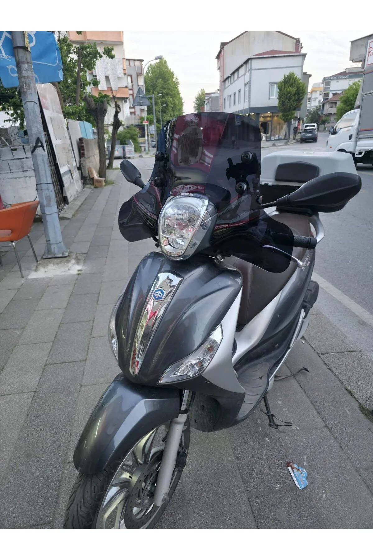 Piaggio Medley 150 Ön Cam 2015-2016 Model 40cm Siyah Renkli Elcikli APARATSIZDIR