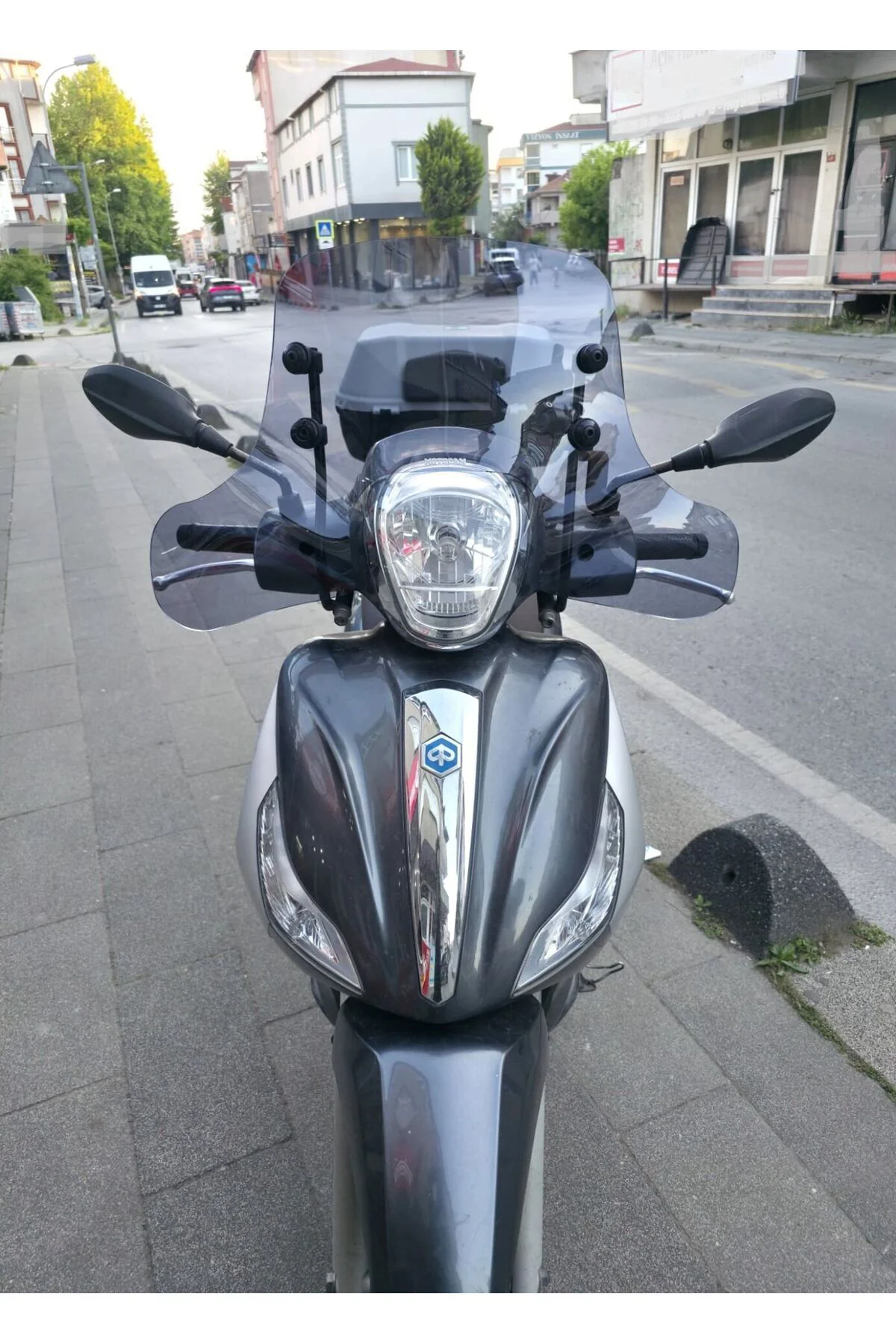 Piaggio Medley 150 Ön Cam 2015-2016 Model 40cm füme Renkli Elcikli APARATSIZDIR