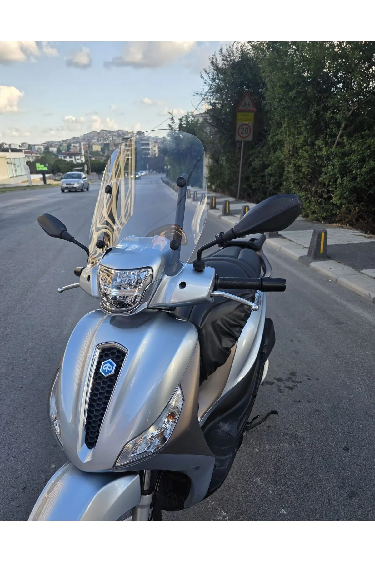 Piaggio Medley 150 Ön Cam 2022-2026 Model 43cm Şeffaf Renkli APARATSIZDIR