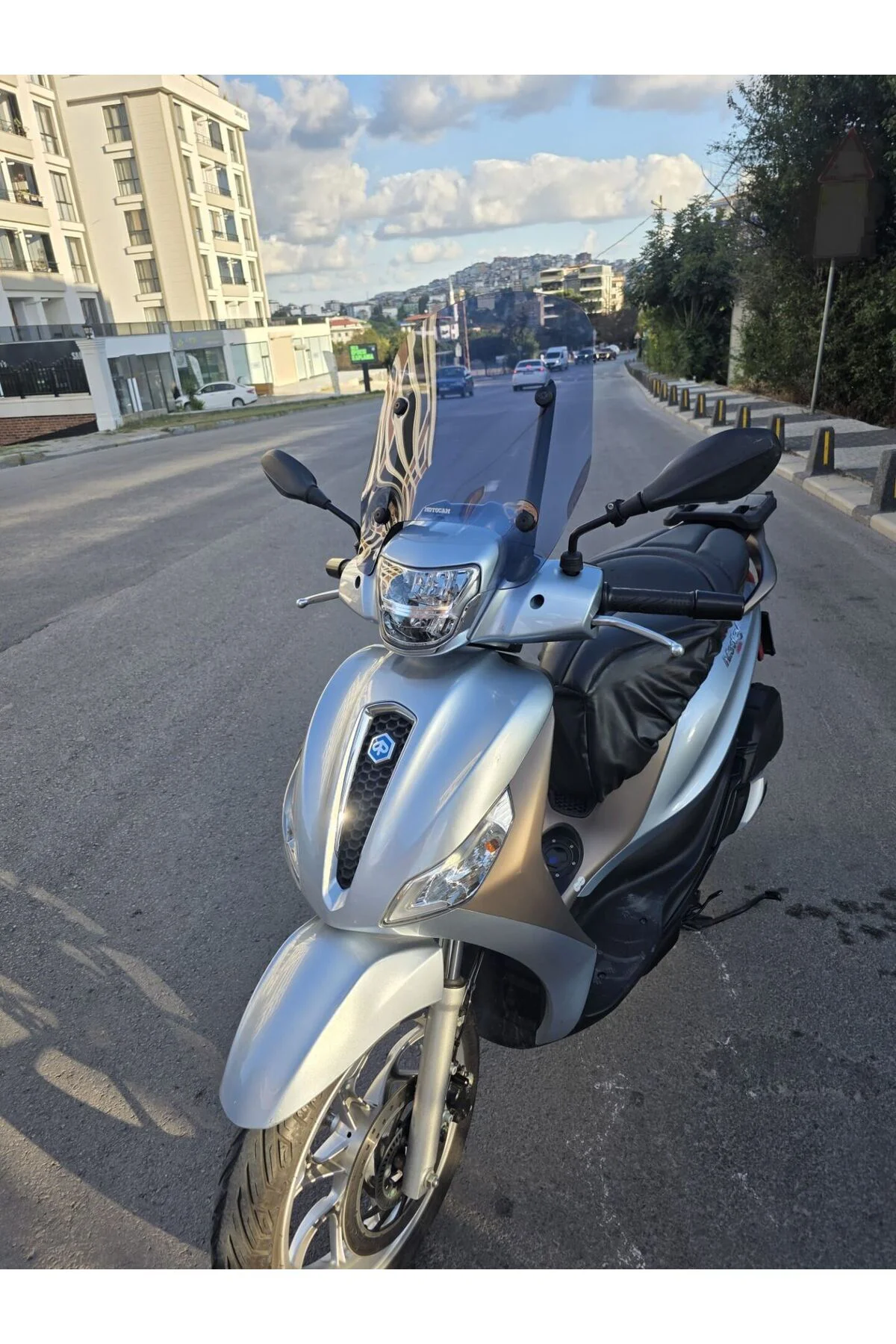 Piaggio Medley 150 Ön Cam 2022-2026 Model 43cm Füme Renkli APARATSIZDIR Piaggio Medley 150 Ön Cam 2022-2026 Model 43cm Füme Renkli APARATSIZDIR