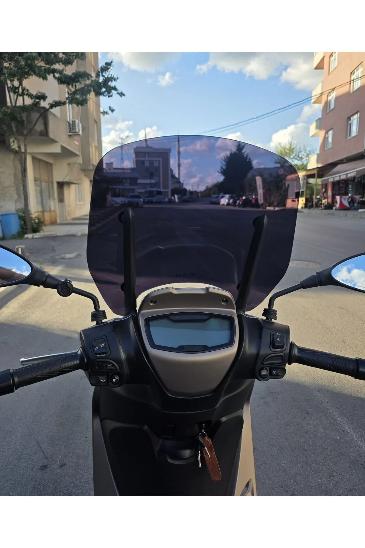 Piaggio Medley 150 Ön Cam 2022-2026 Model 43cm Siyah Renkli APARATSIZDIR