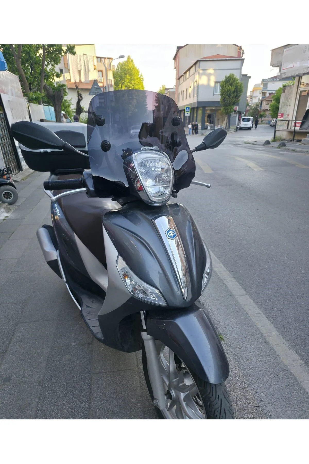 Piaggio Medley 150 Ön Cam 2015-2016 Model 38cm Siyah Renkli APARATSIZDIR Piaggio Medley 150 Ön Cam 2015-2016 Model 38cm Siyah Renkli APARATSIZDIR