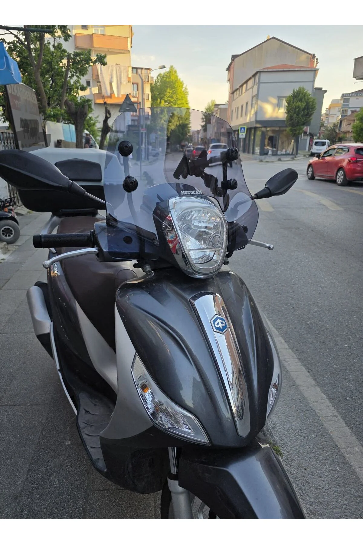 Piaggio Medley 150 Ön Cam 2015-2016 Model 38cm Füme Renkli APARATSIZDIR