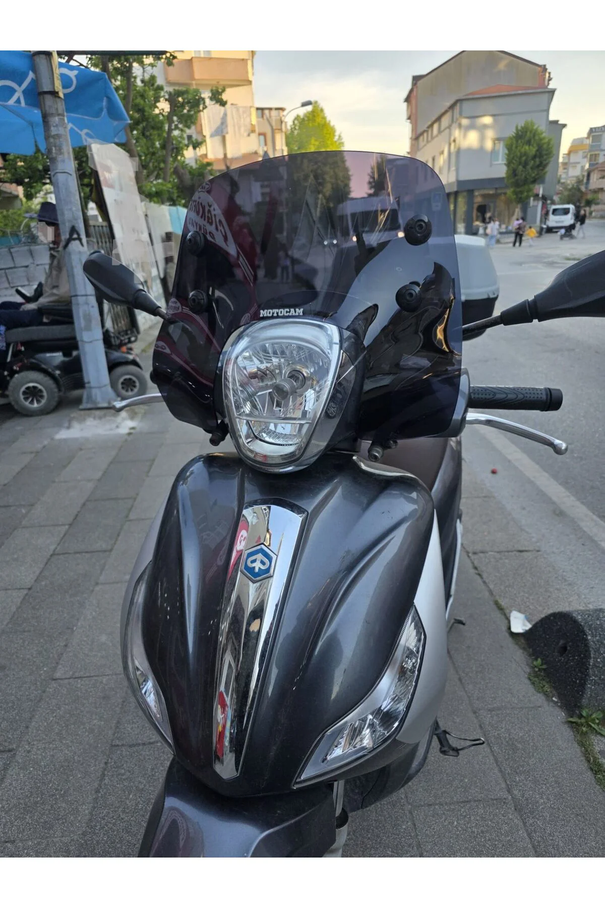 Piaggio Medley 150 Ön Cam 2015-2016 Model 38cm Siyah Renkli APARATSIZDIR Piaggio Medley 150 Ön Cam 2015-2016 Model 38cm Siyah Renkli APARATSIZDIR