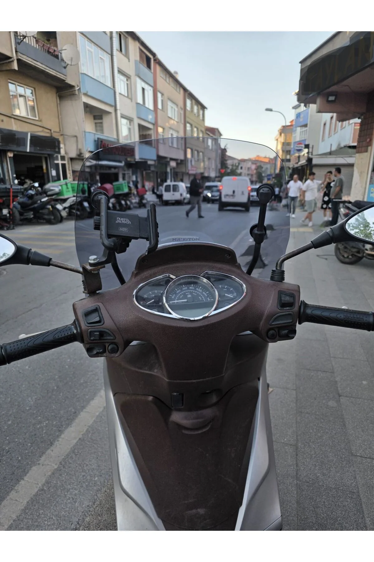 Piaggio Medley 150 Ön Cam 2015-2016 Model 38cm Füme Renkli APARATSIZDIR