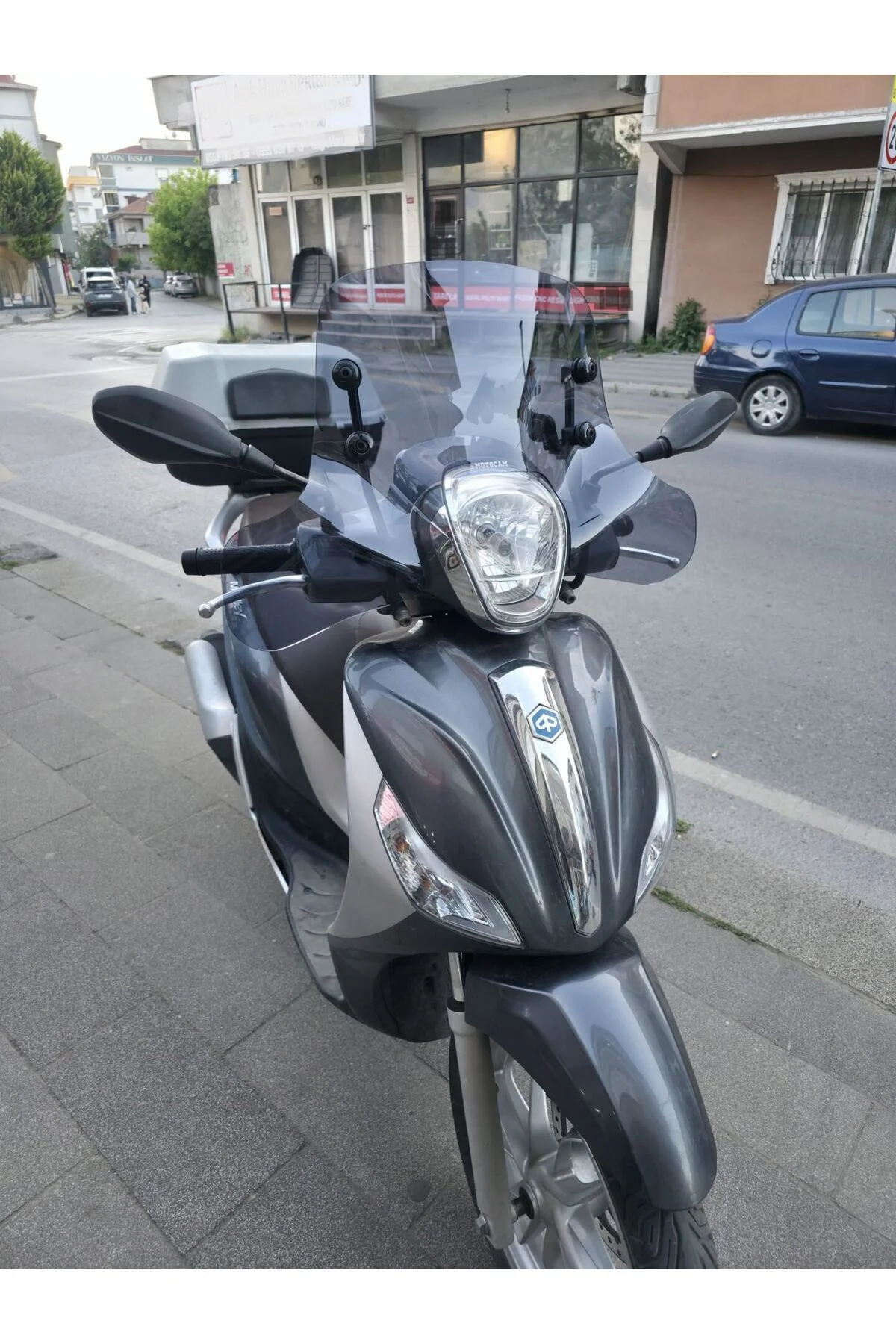 Piaggio Medley 150 Ön Cam 2015-2016 Model 40cm füme Renkli Elcikli APARATSIZDIR