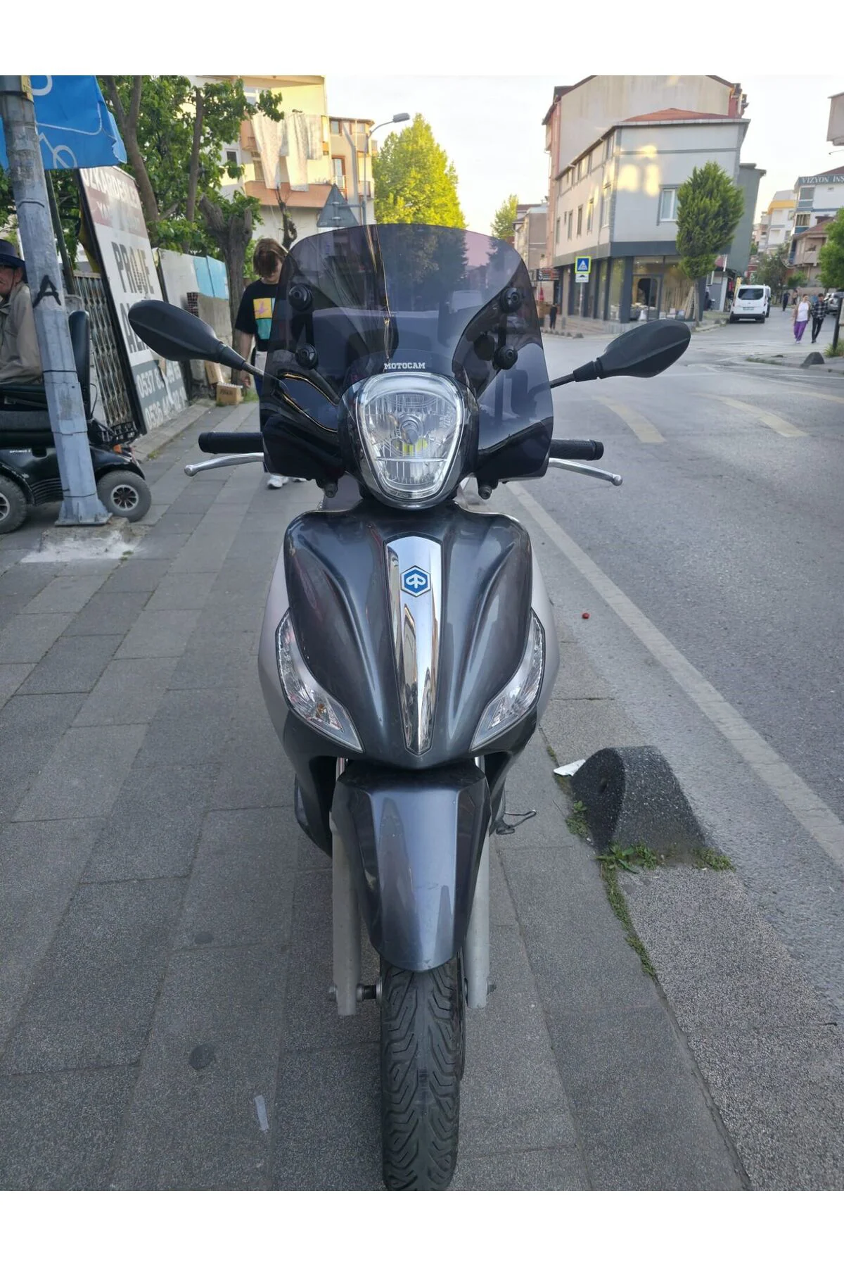Piaggio Medley 150 Ön Cam 2015-2016 Model 38cm Siyah Renkli APARATSIZDIR Piaggio Medley 150 Ön Cam 2015-2016 Model 38cm Siyah Renkli APARATSIZDIR