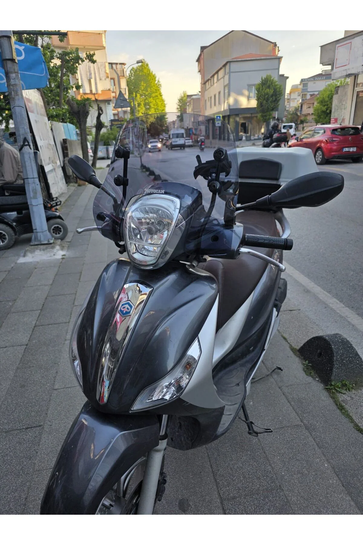 Piaggio Medley 150 Ön Cam 2015-2016 Model 38cm Füme Renkli APARATSIZDIR