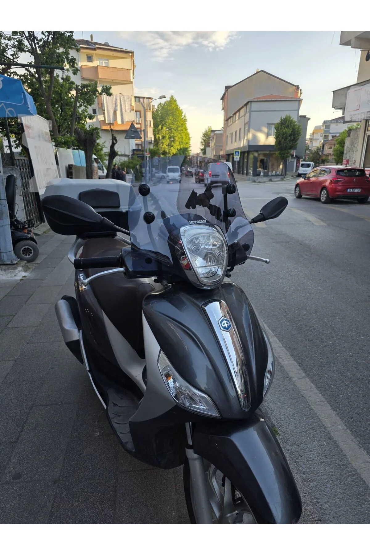 Piaggio Medley 150 Ön Cam 2015-2016 Model 38cm Füme Renkli APARATSIZDIR