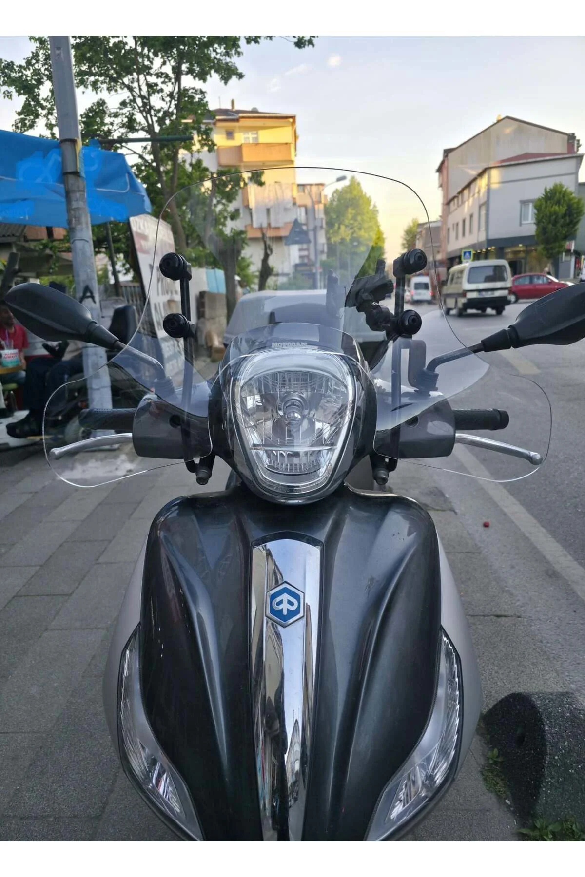 Piaggio Medley 150 Ön Cam 2015-2016 Model 40cm Şeffaf Renkli Elcikli APARATSIZDIR
