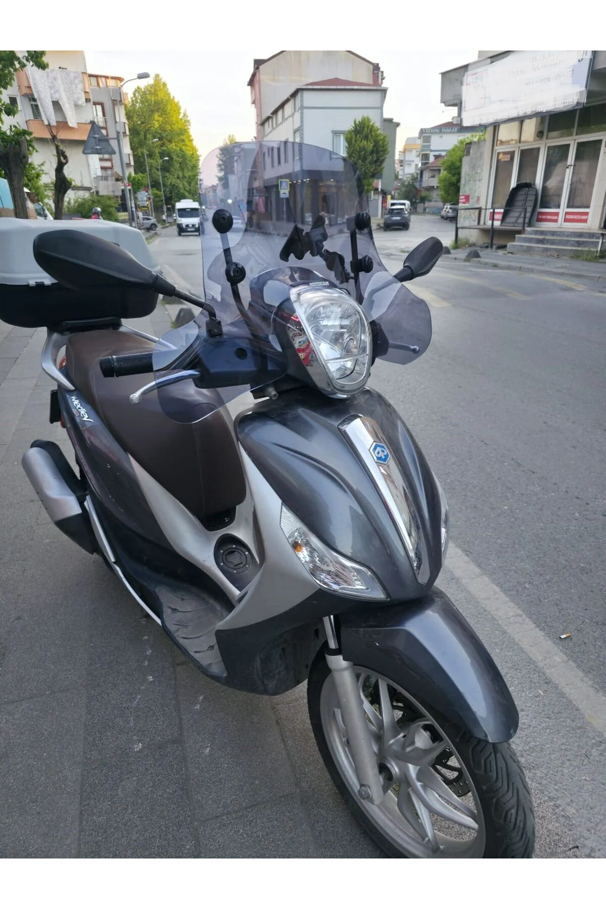 Piaggio Medley 150 Ön Cam 2015-2016 Model 40cm füme Renkli Elcikli APARATSIZDIR