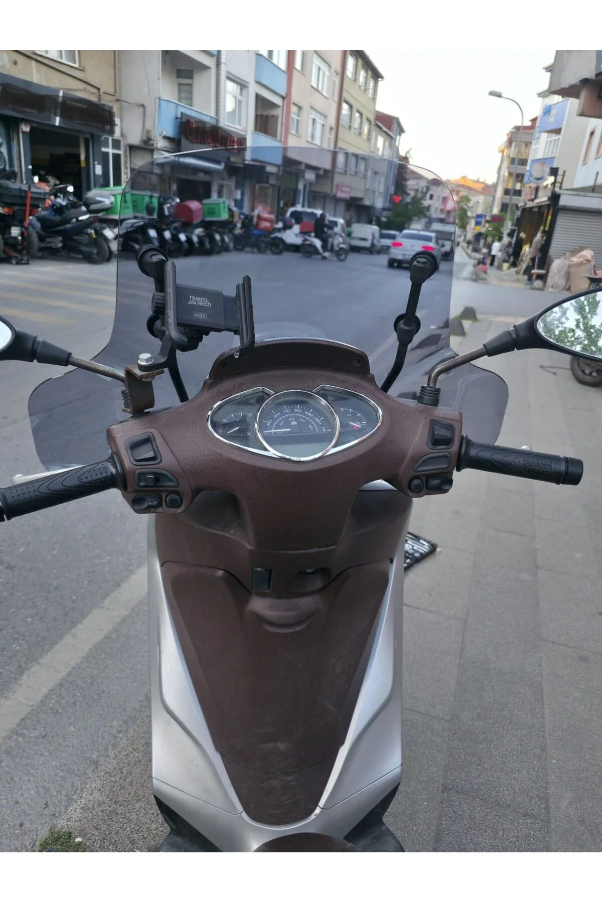 Piaggio Medley 150 Ön Cam 2015-2016 Model 40cm füme Renkli Elcikli APARATSIZDIR
