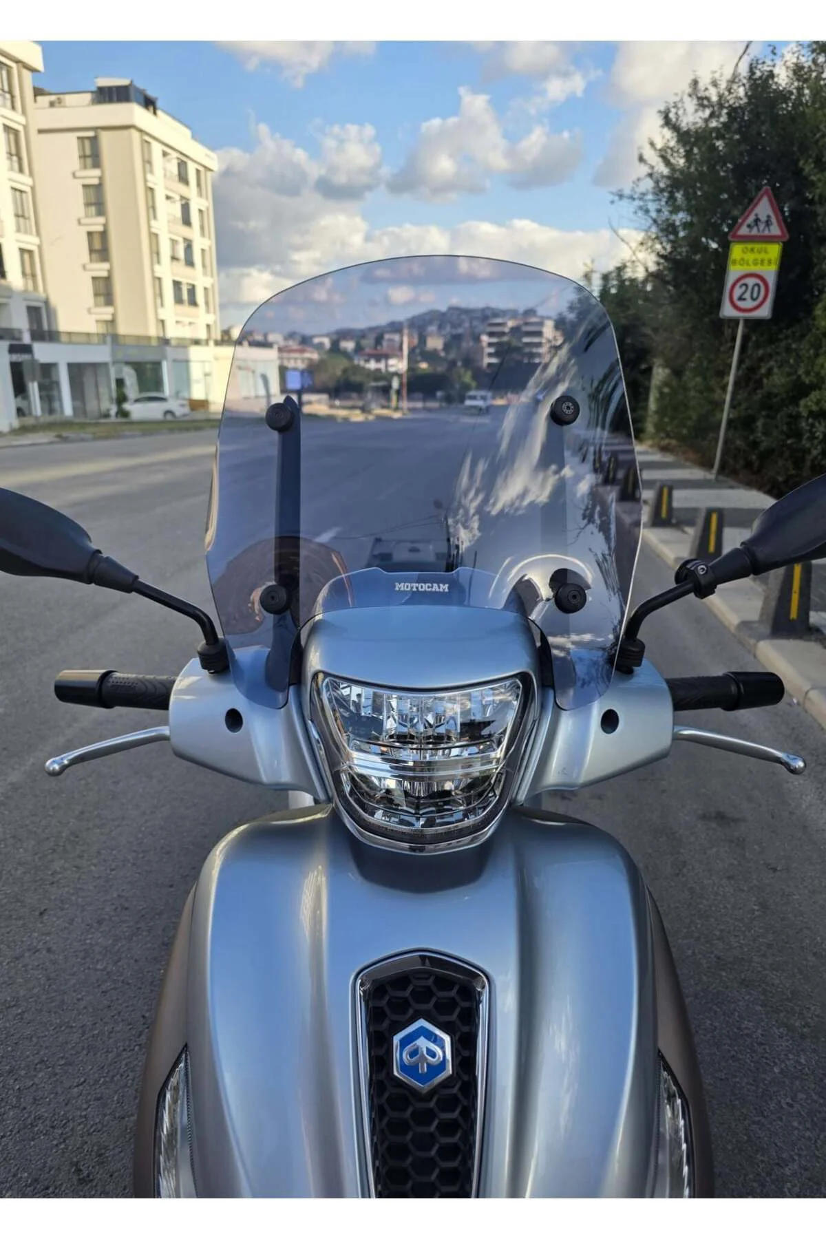 Piaggio Medley 150 Ön Cam 2022-2026 Model 43cm Füme Renkli APARATSIZDIR Piaggio Medley 150 Ön Cam 2022-2026 Model 43cm Füme Renkli APARATSIZDIR