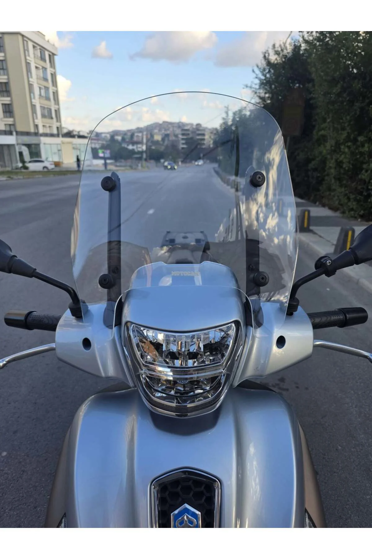 Piaggio Medley 150 Ön Cam 2022-2026 Model 43cm Şeffaf Renkli APARATSIZDIR
