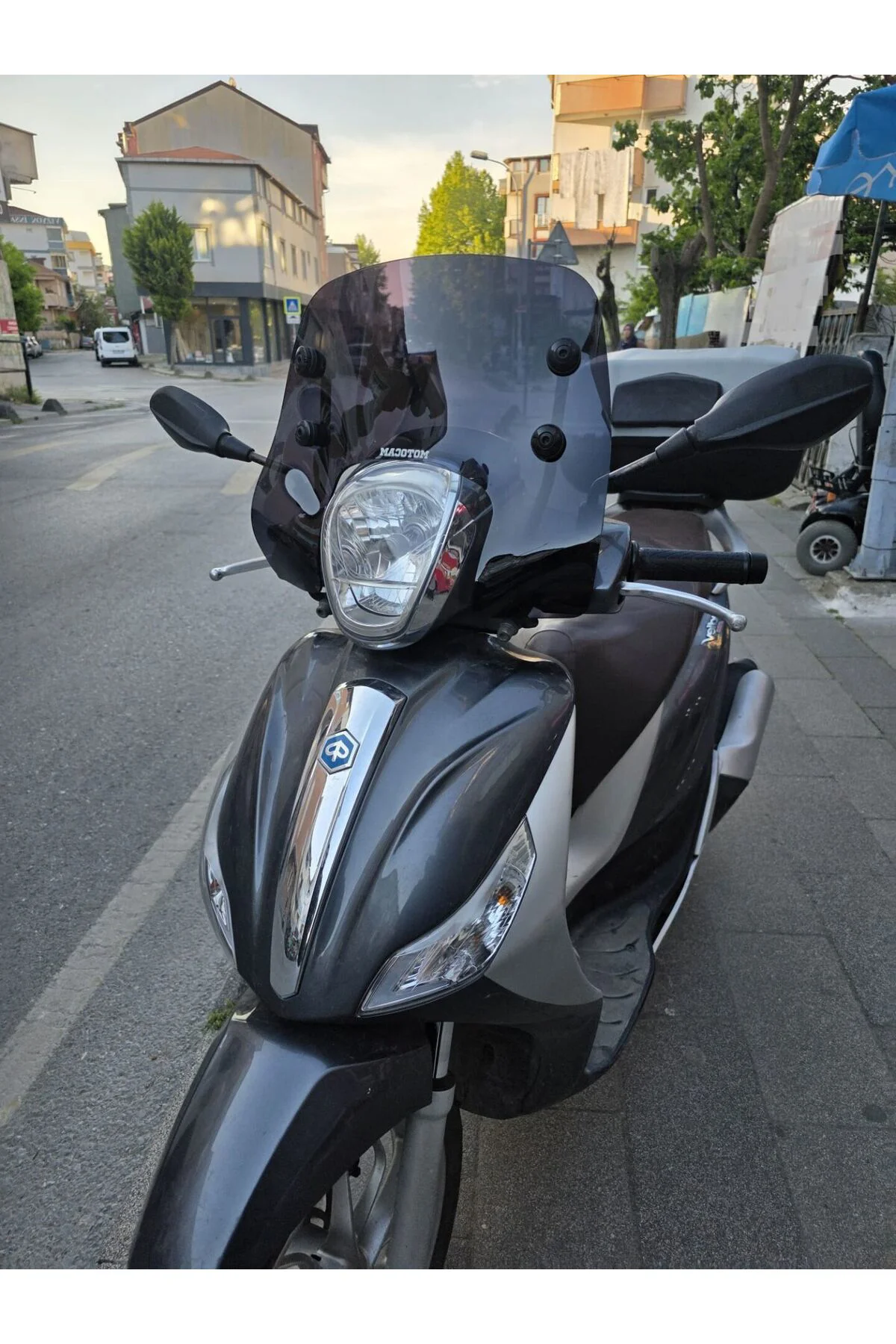 Piaggio Medley 150 Ön Cam 2015-2016 Model 38cm Siyah Renkli APARATSIZDIR Piaggio Medley 150 Ön Cam 2015-2016 Model 38cm Siyah Renkli APARATSIZDIR