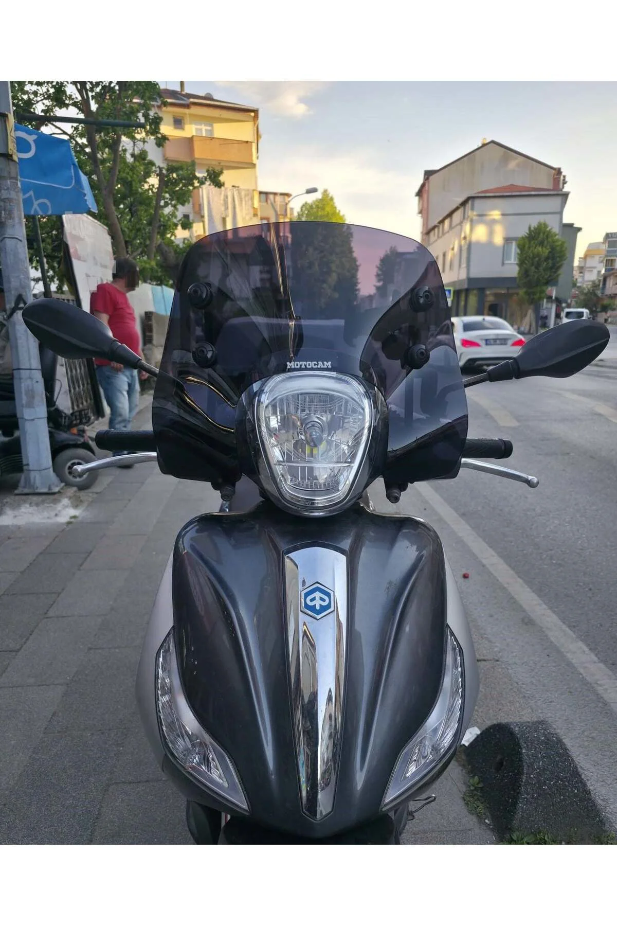 Piaggio Medley 150 Ön Cam 2015-2016 Model 38cm Siyah Renkli APARATSIZDIR Piaggio Medley 150 Ön Cam 2015-2016 Model 38cm Siyah Renkli APARATSIZDIR