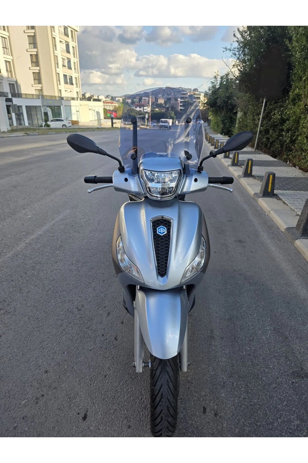 Piaggio Medley 150 Ön Cam 2022-2026 Model 43cm Füme Renkli APARATSIZDIR Piaggio Medley 150 Ön Cam 2022-2026 Model 43cm Füme Renkli APARATSIZDIR