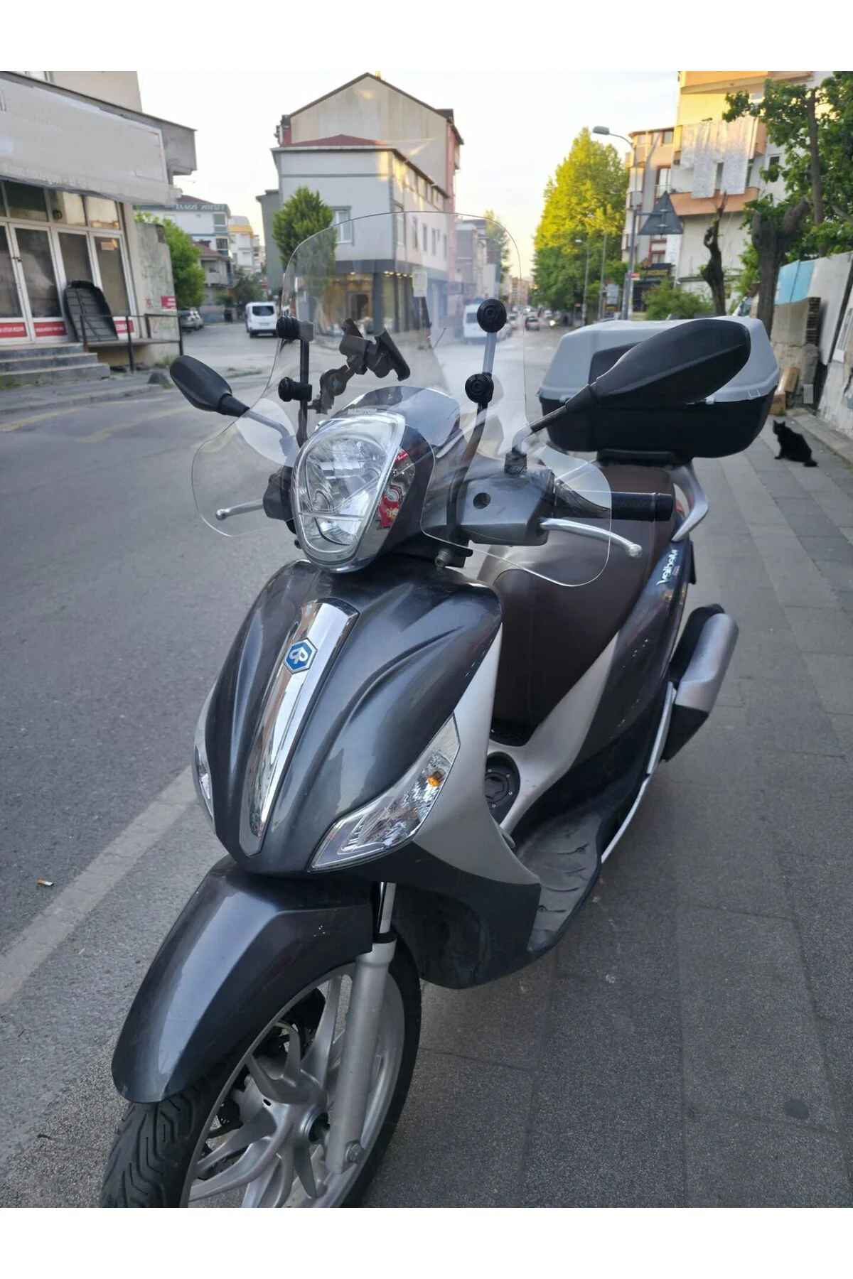 Piaggio Medley 150 Ön Cam 2015-2016 Model 40cm Şeffaf Renkli Elcikli APARATSIZDIR