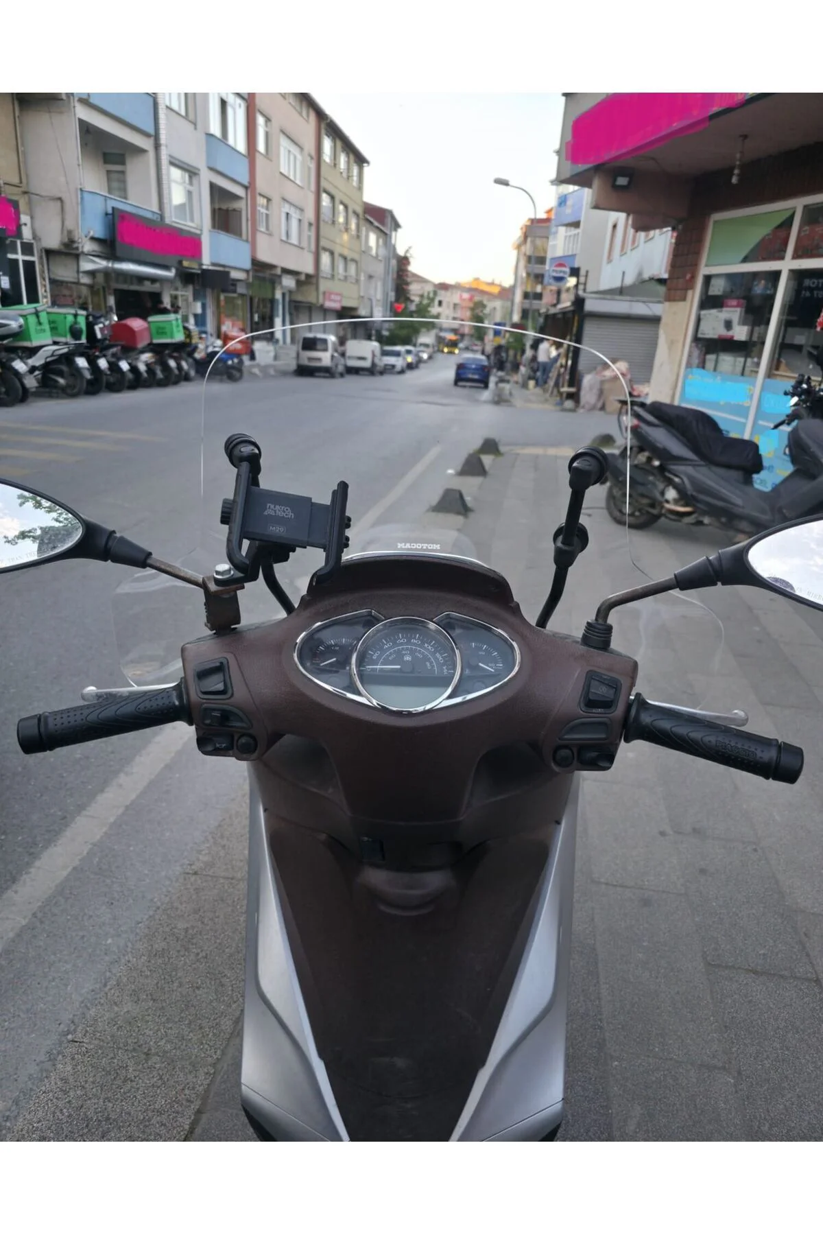 Piaggio Medley 150 Ön Cam 2015-2016 Model 40cm Şeffaf Renkli Elcikli APARATSIZDIR
