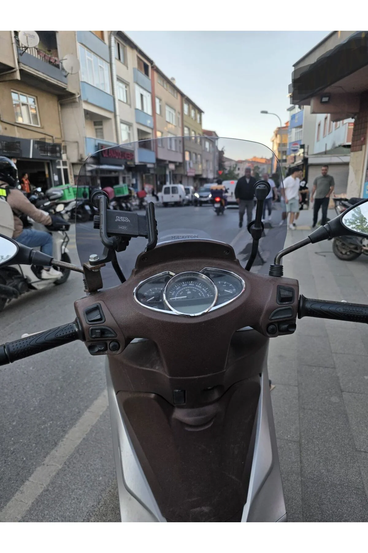 Piaggio Medley 150 Ön Cam 2015-2016 Model 38cm Füme Renkli APARATSIZDIR