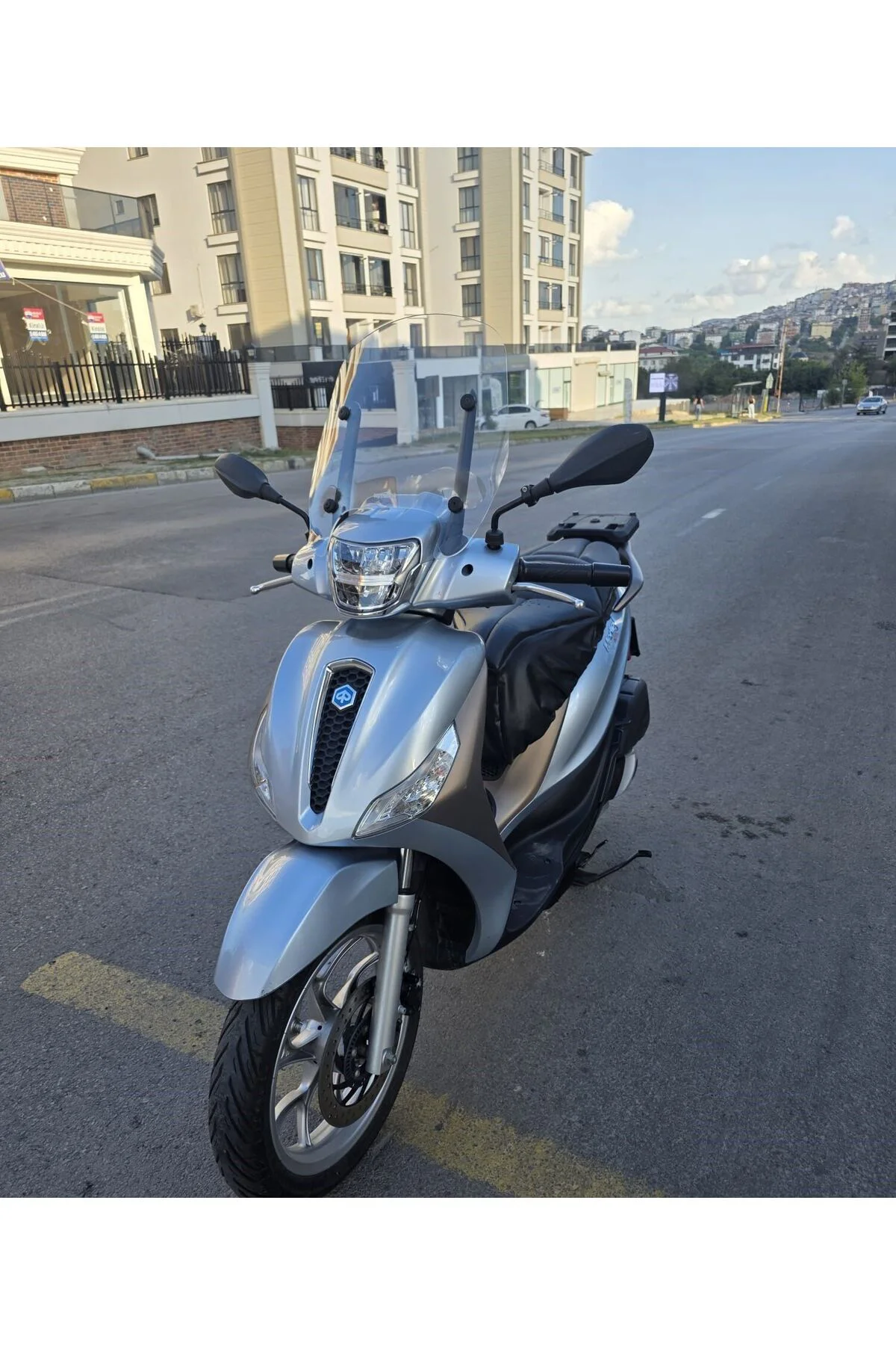 Piaggio Medley 150 Ön Cam 2022-2026 Model 43cm Şeffaf Renkli APARATSIZDIR