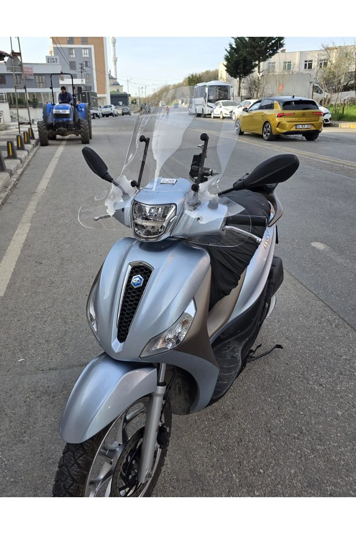 Piaggio Medley S 150 Ön Cam 2021-2026 Model 56cm Şeffaf Renkli El