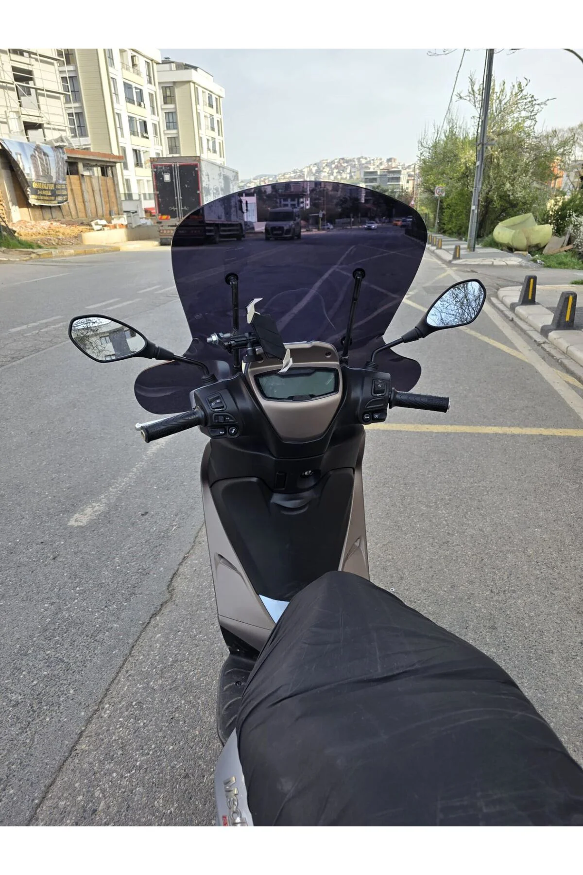 Piaggio Medley S 150 Ön Cam 2021-2026 Model 56cm Siyah Renkli Elcikli APARATSIZDIR
