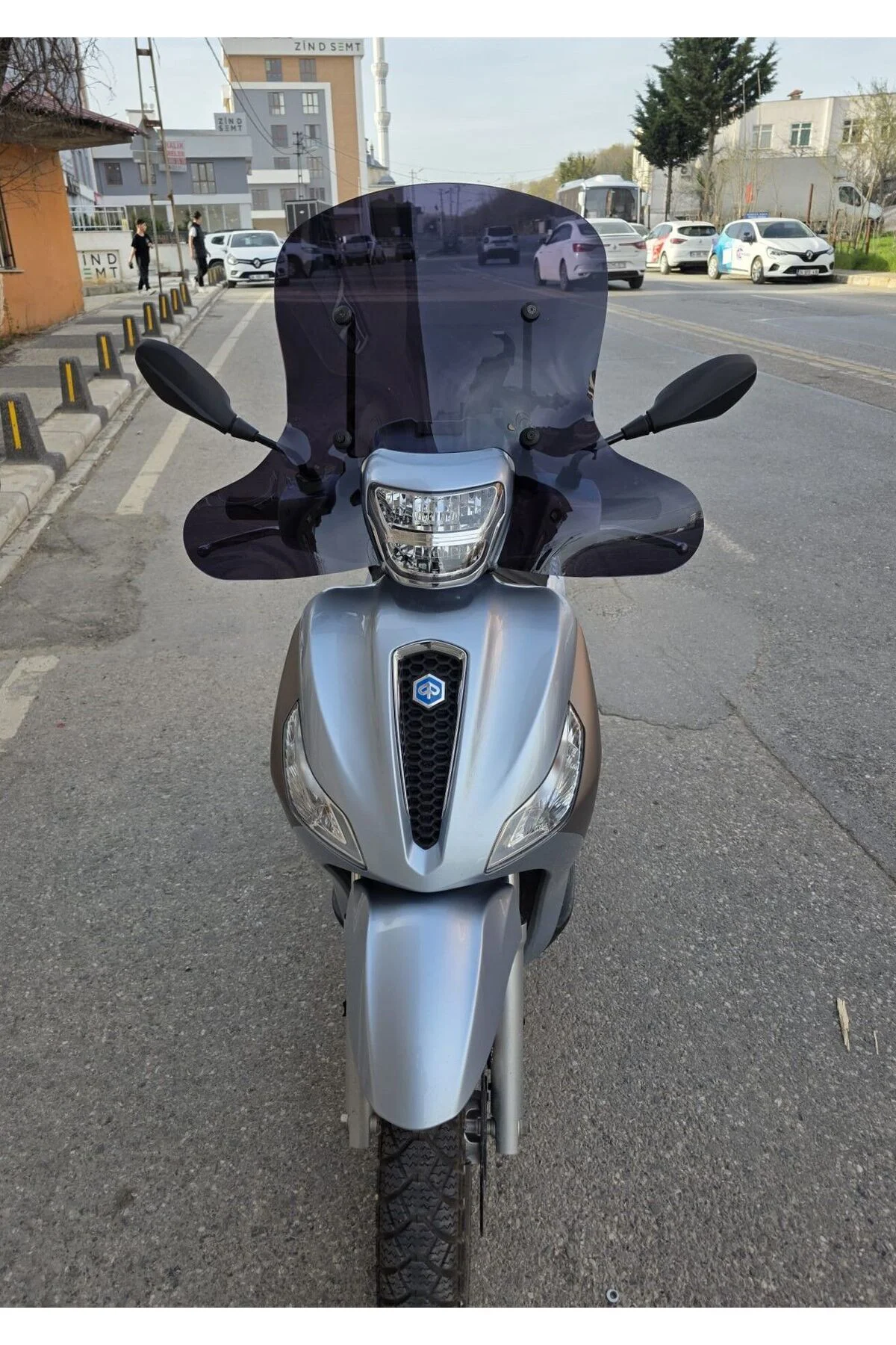Piaggio Medley S 150 Ön Cam 2021-2026 Model 56cm Siyah Renkli Elcikli APARATSIZDIR