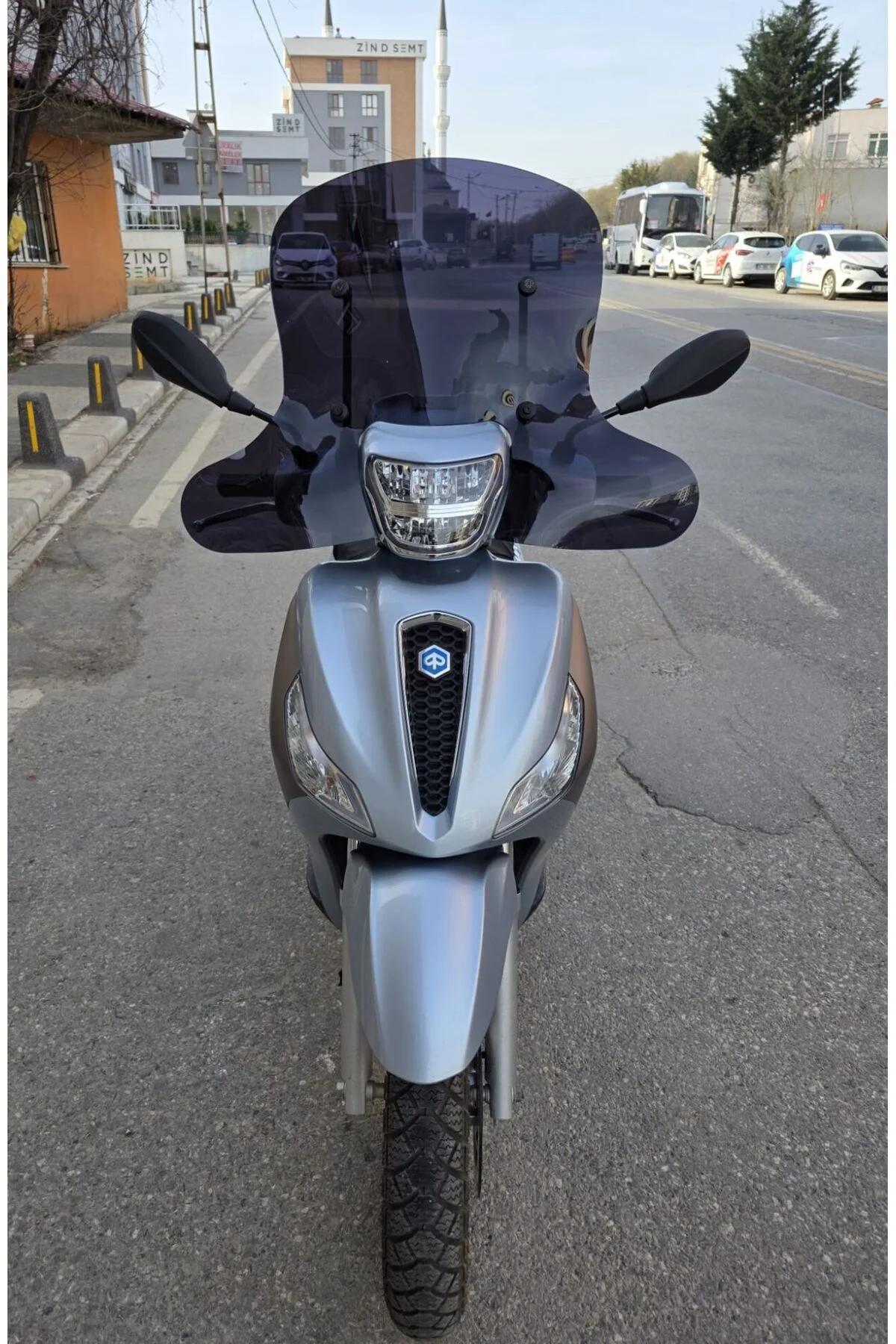 Piaggio Medley S 150 Ön Cam 2021-2026 Model 56cm Siyah Renkli Elcikli APARATSIZDIR