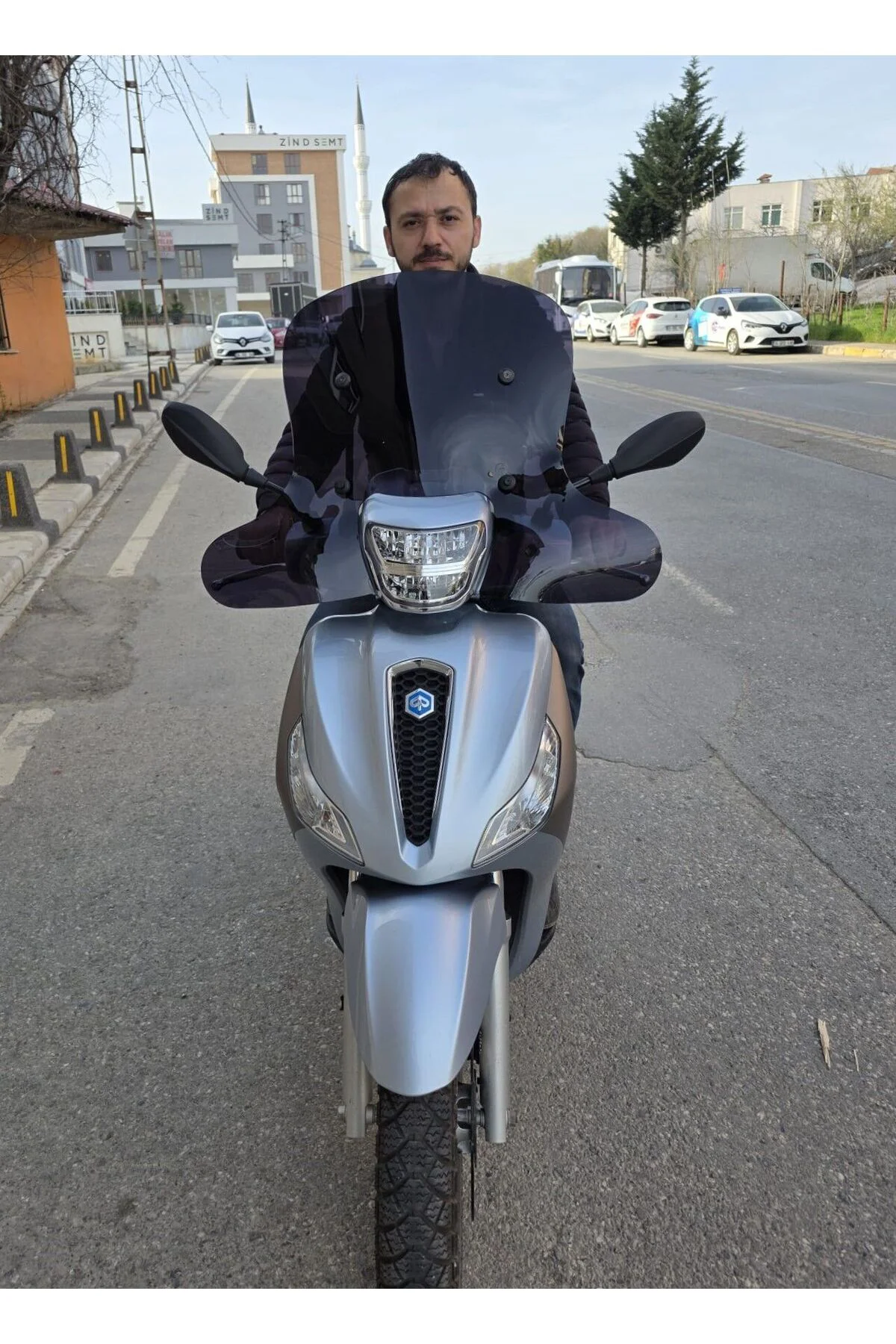 Piaggio Medley S 150 Ön Cam 2021-2026 Model 56cm Siyah Renkli Elcikli APARATSIZDIR