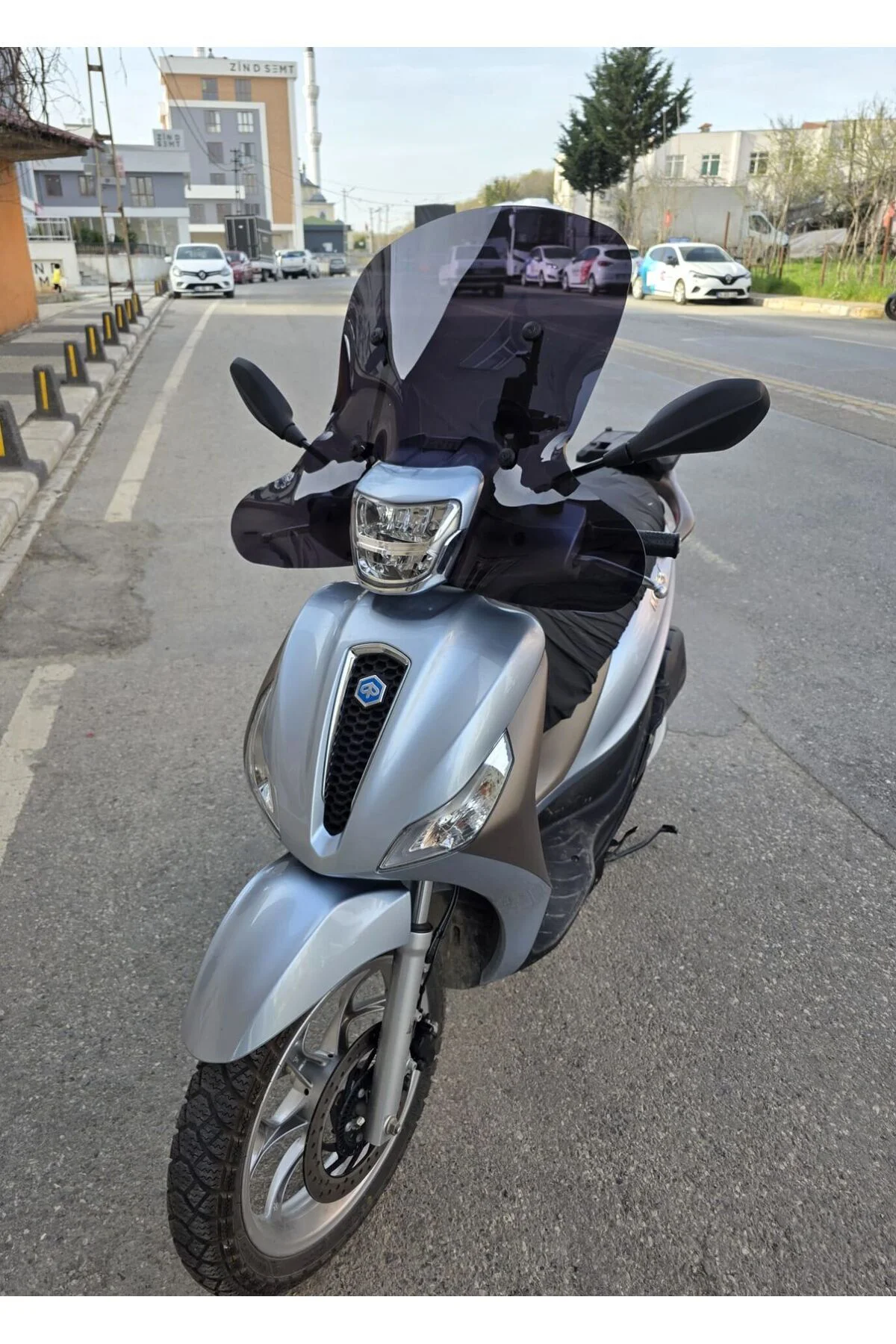 Piaggio Medley S 150 Ön Cam 2021-2026 Model 56cm Siyah Renkli Elcikli APARATSIZDIR