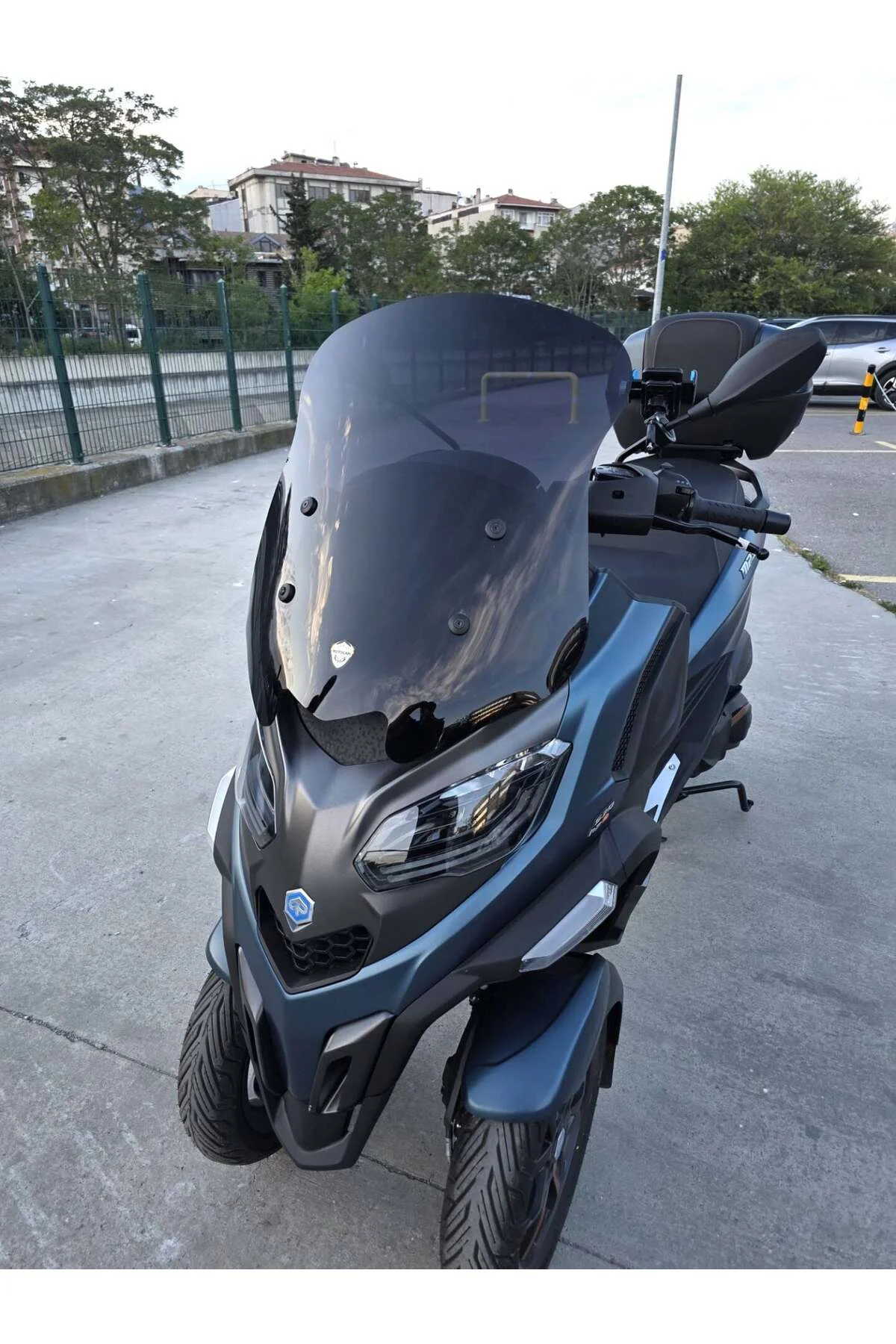 Piaggio MP3 530 Ön Cam 2023-2026 Model 60cm Siyah Renkli 4mm ORTA