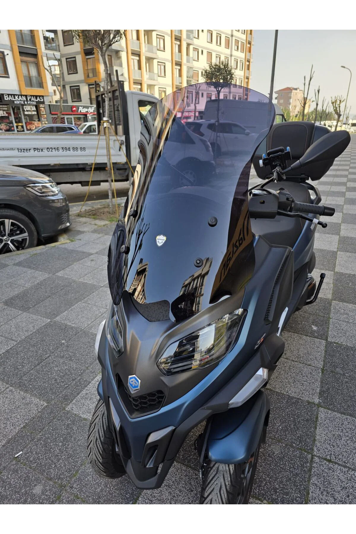 Piaggio MP3 530 Ön Cam 2023-2026 Model 72cm Siyah Renkli 4mm UZUN
