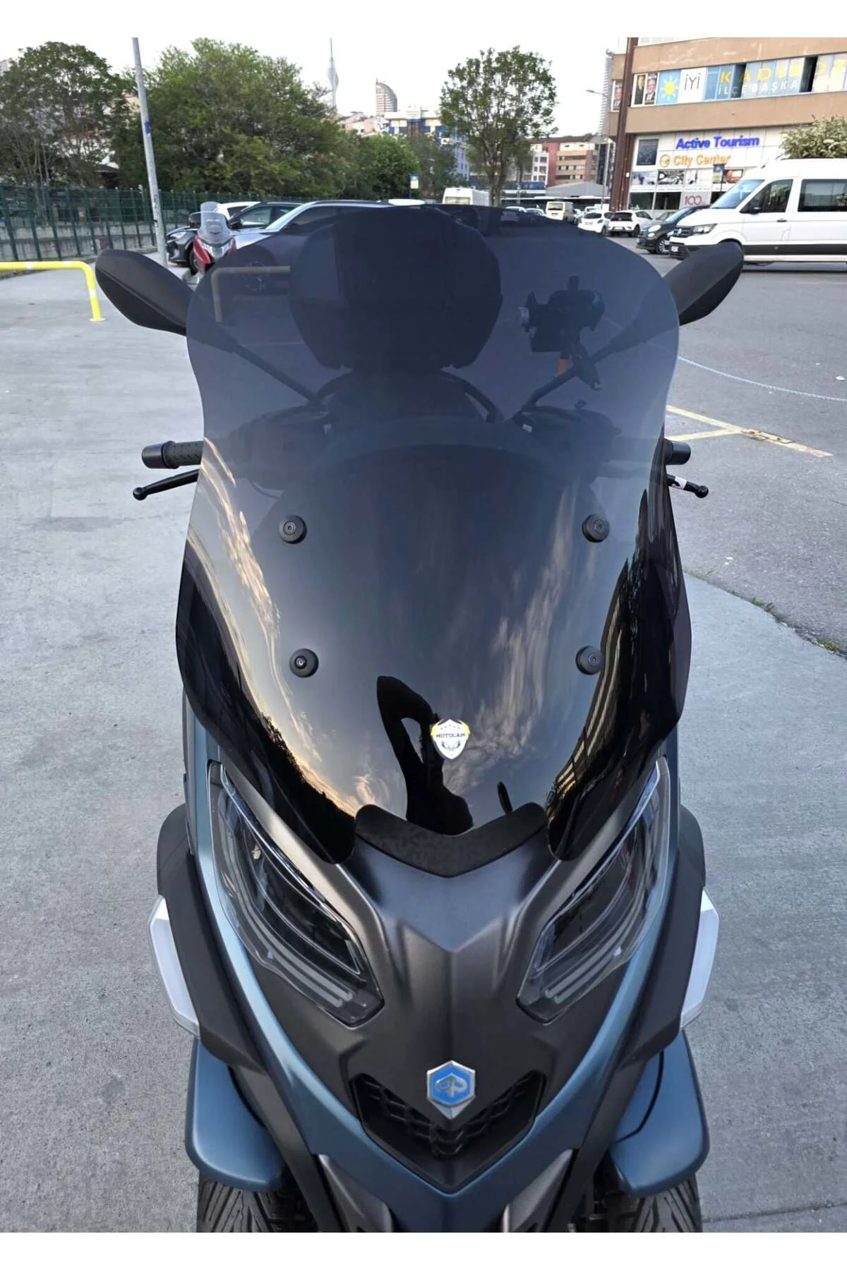 Piaggio MP3 530 Ön Cam 2023-2026 Model 60cm Siyah Renkli 4mm ORTA