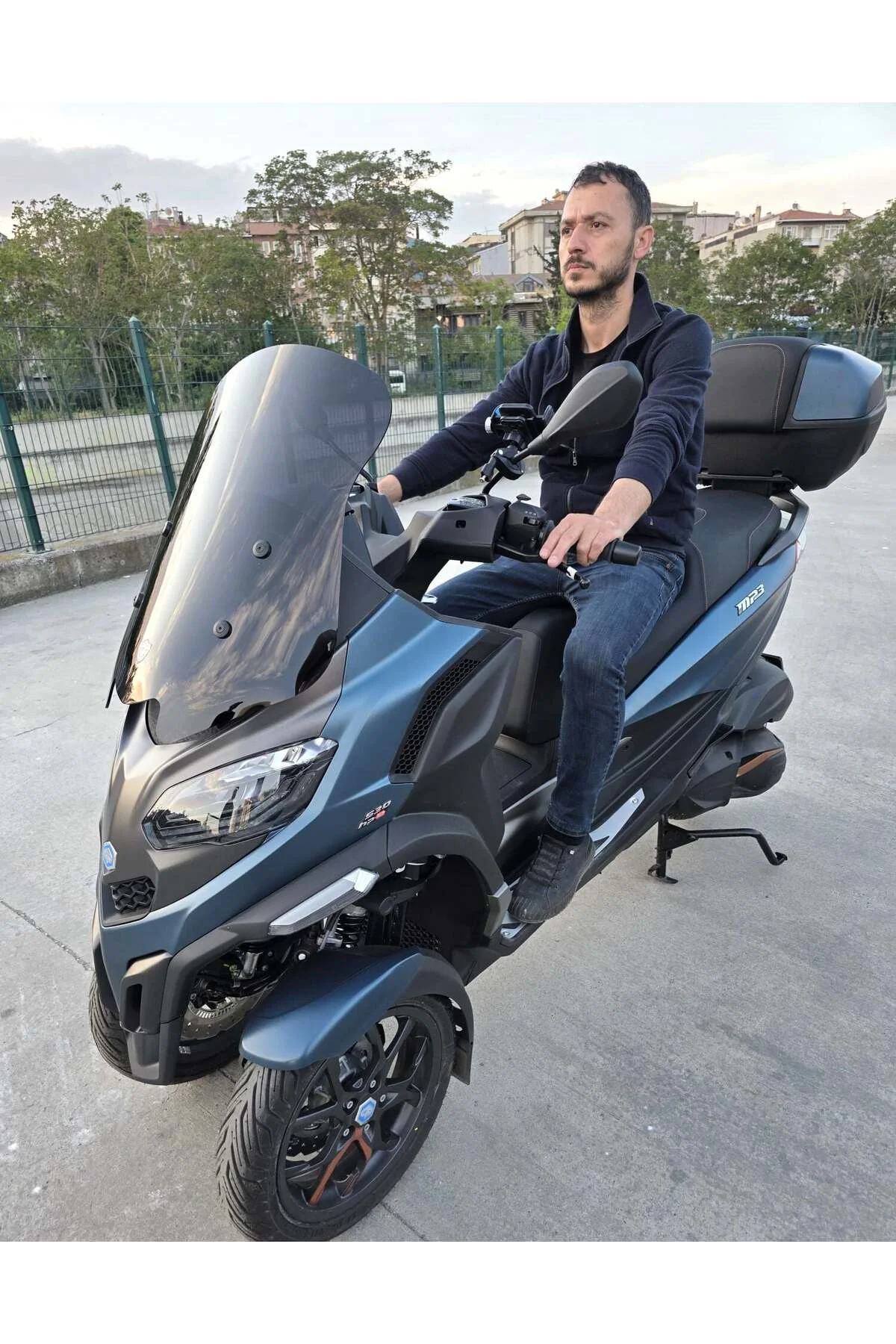 Piaggio MP3 530 Ön Cam 2023-2026 Model 60cm Siyah Renkli 4mm ORTA