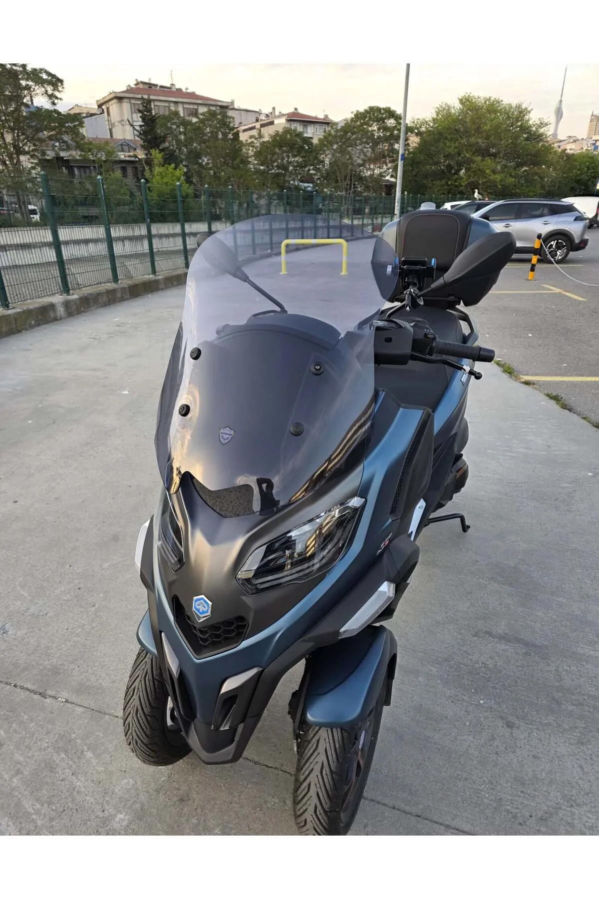 Piaggio MP3 530 Ön Cam 2023-2026 Model 60cm Füme Renkli 4mm ORTA 