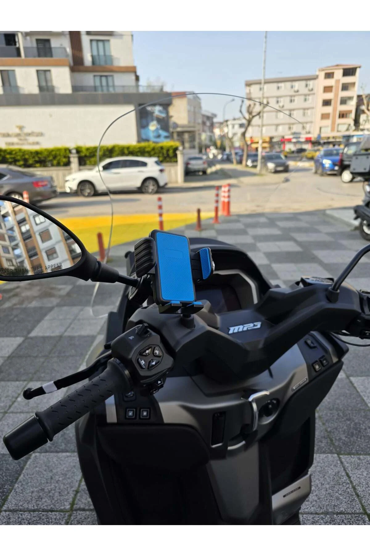 Piaggio MP3 530 Ön Cam 2023-2026 Model 72cm Şeffaf Renkli 4mm UZU