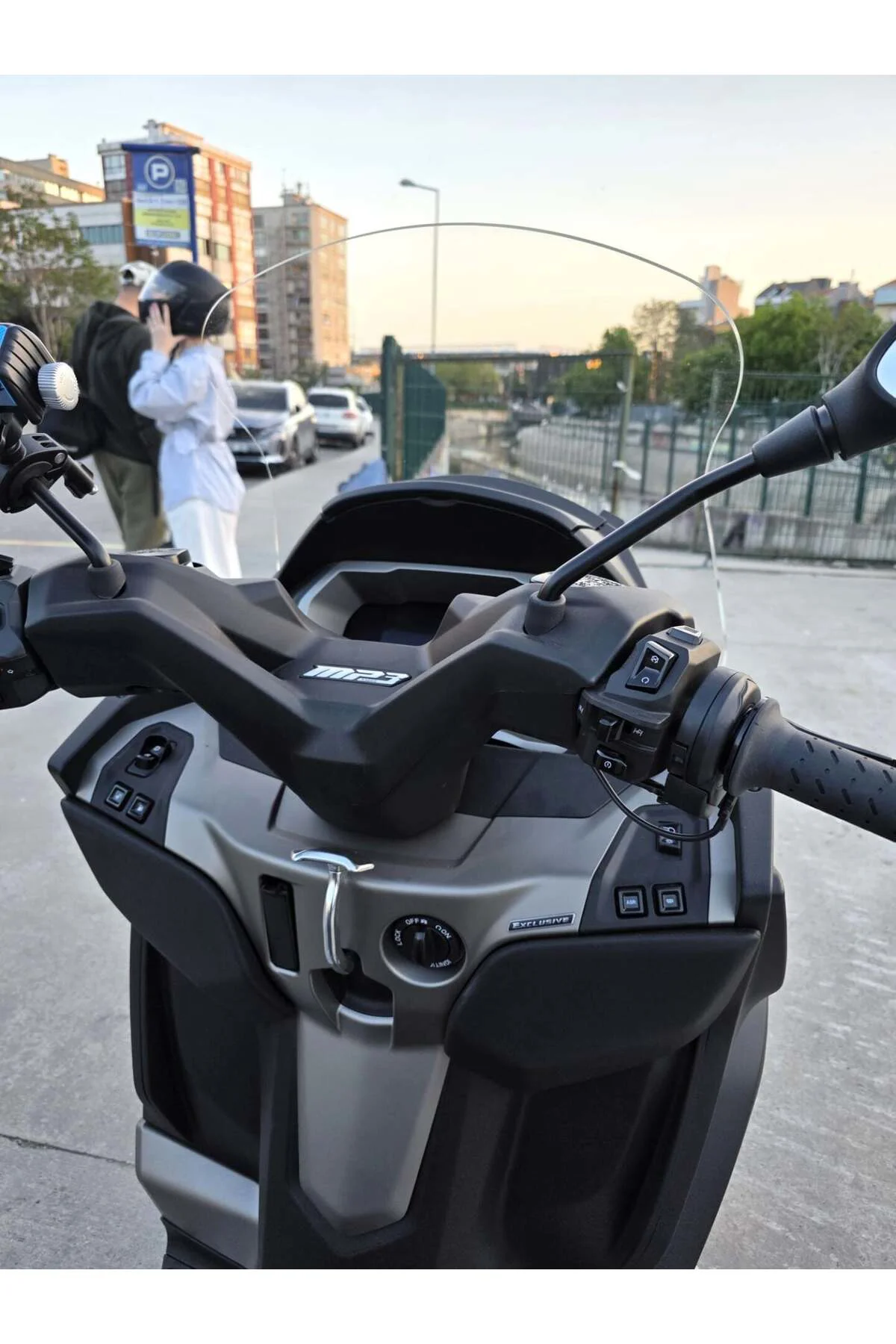 Piaggio MP3 530 Ön Cam 2023-2026 Model 60cm Şeffaf Renkli 4mm ORT