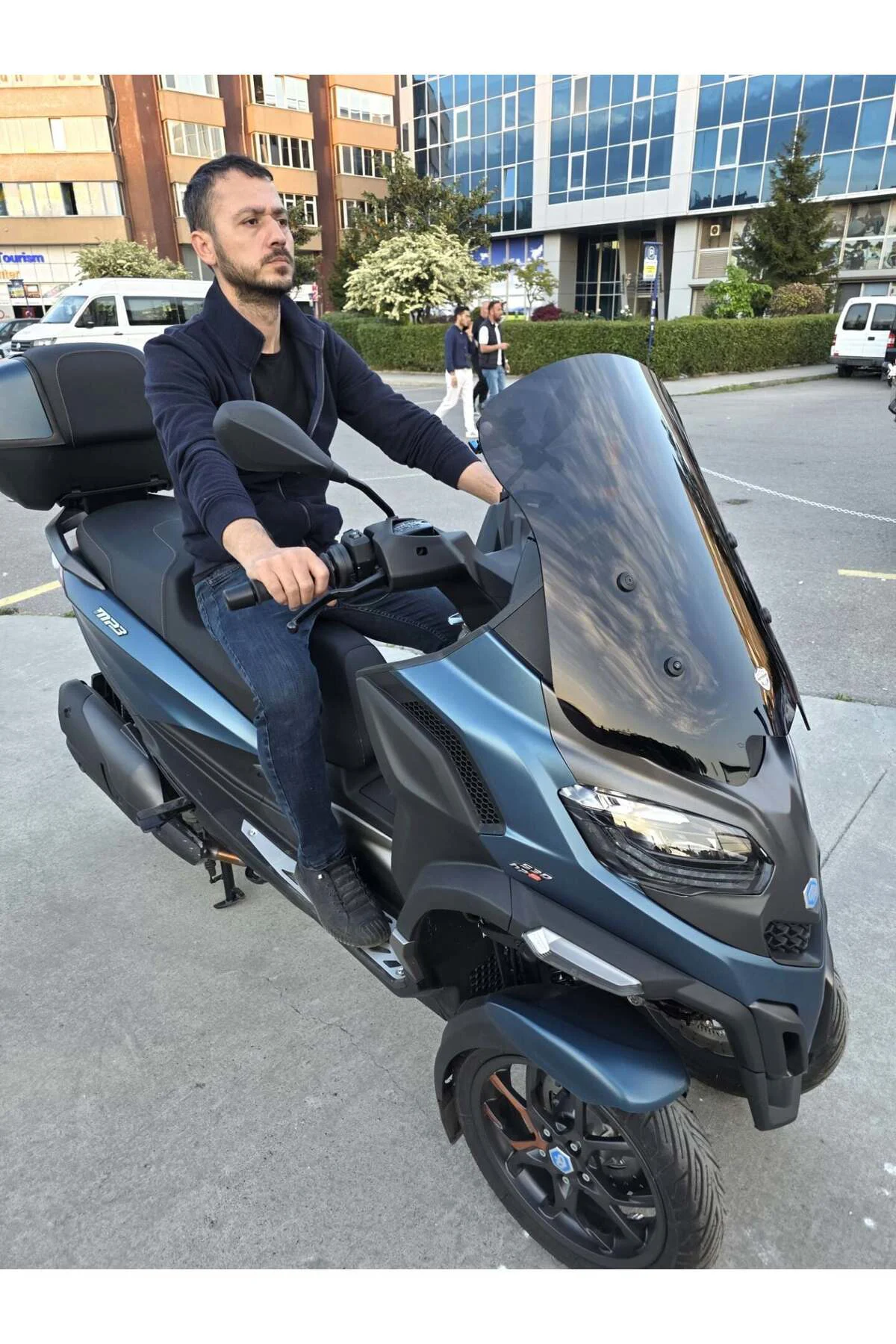 Piaggio MP3 530 Ön Cam 2023-2026 Model 60cm Siyah Renkli 4mm ORTA