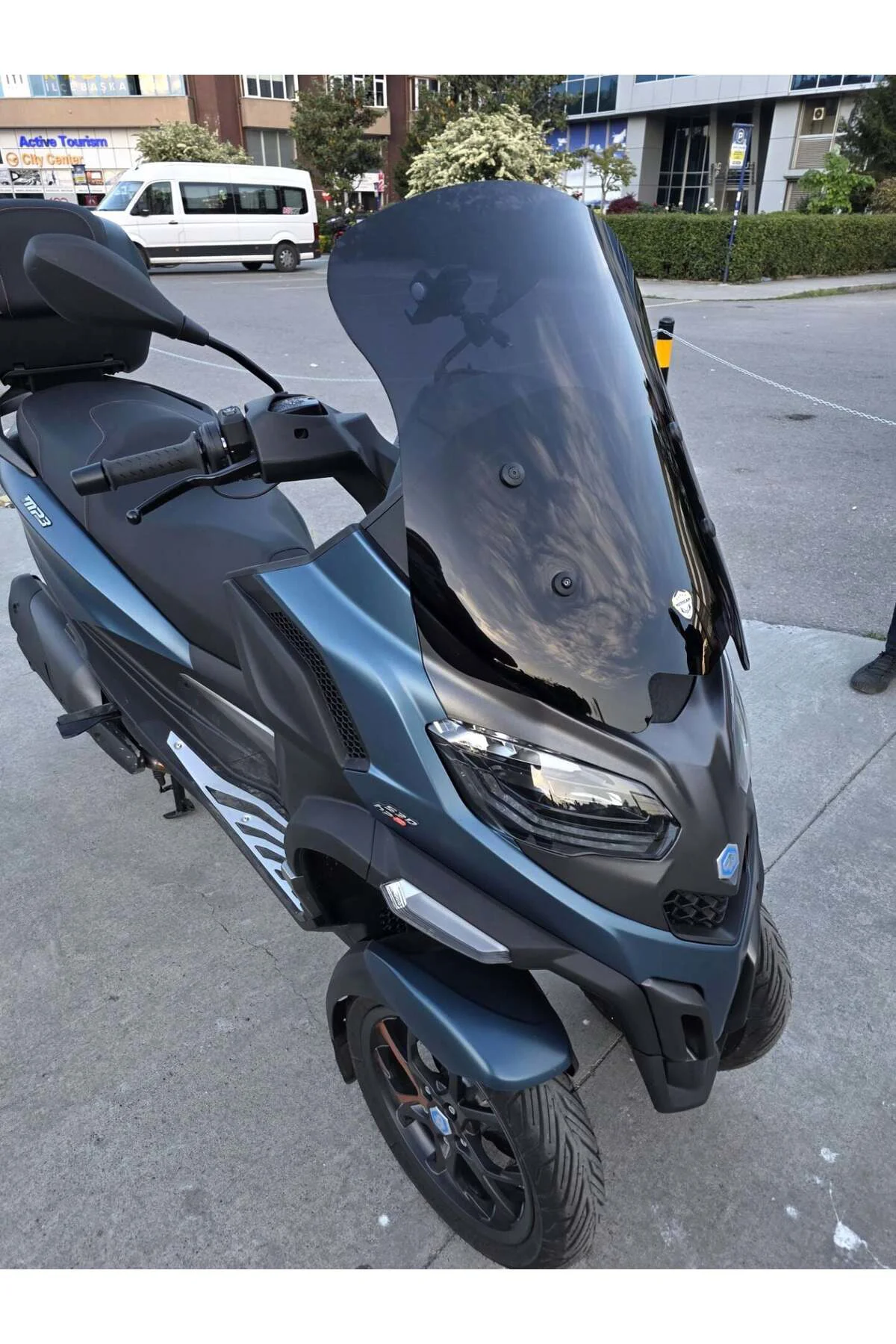 Piaggio MP3 530 Ön Cam 2023-2026 Model 60cm Siyah Renkli 4mm ORTA